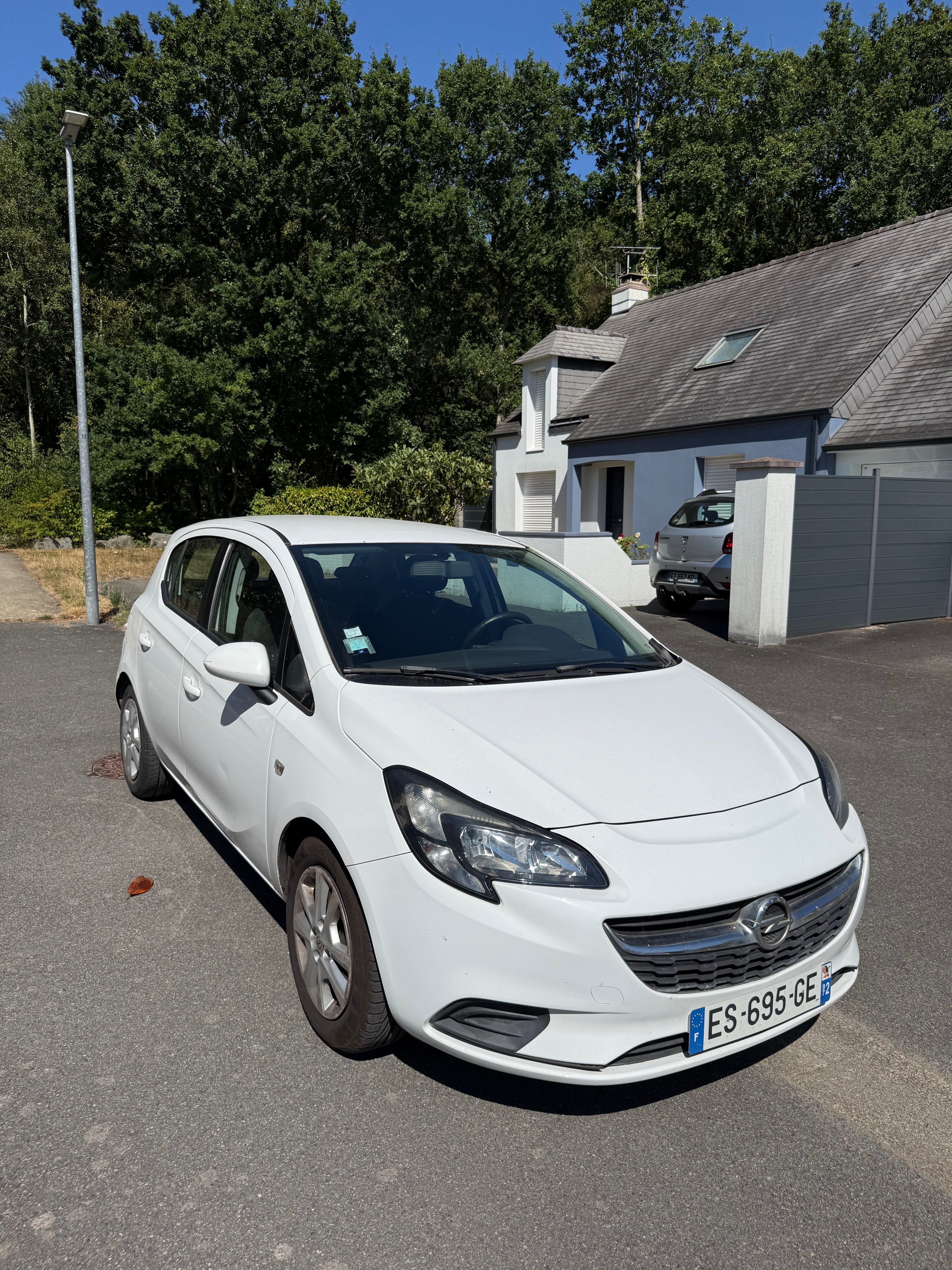 Opel Corsa avec Autoradio