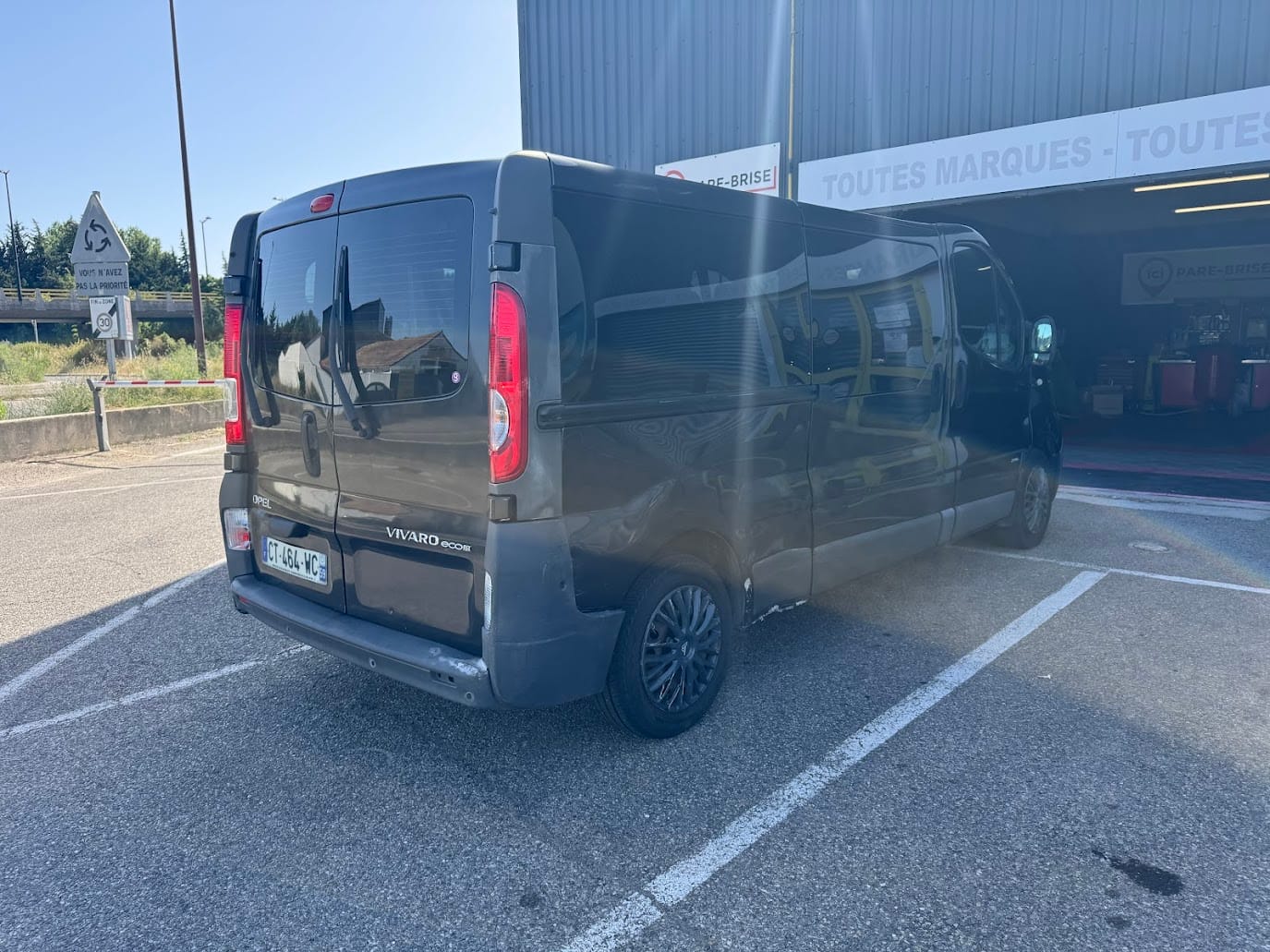 Opel Vivaro Combi 9 pl. long 80L *18094* CT464WC avec Autoradio