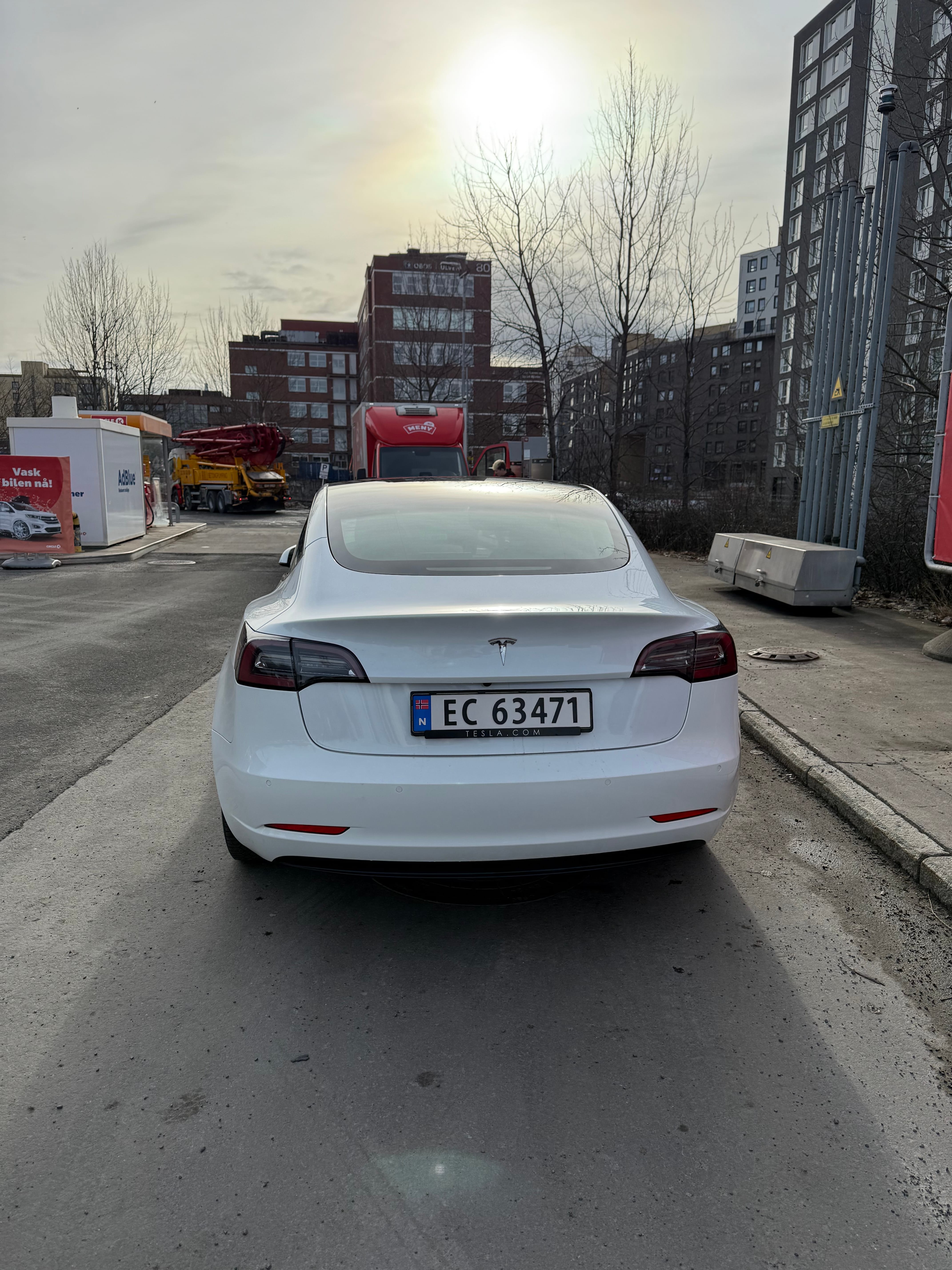 Tesla Model 3 mit Rückfahrkamera
