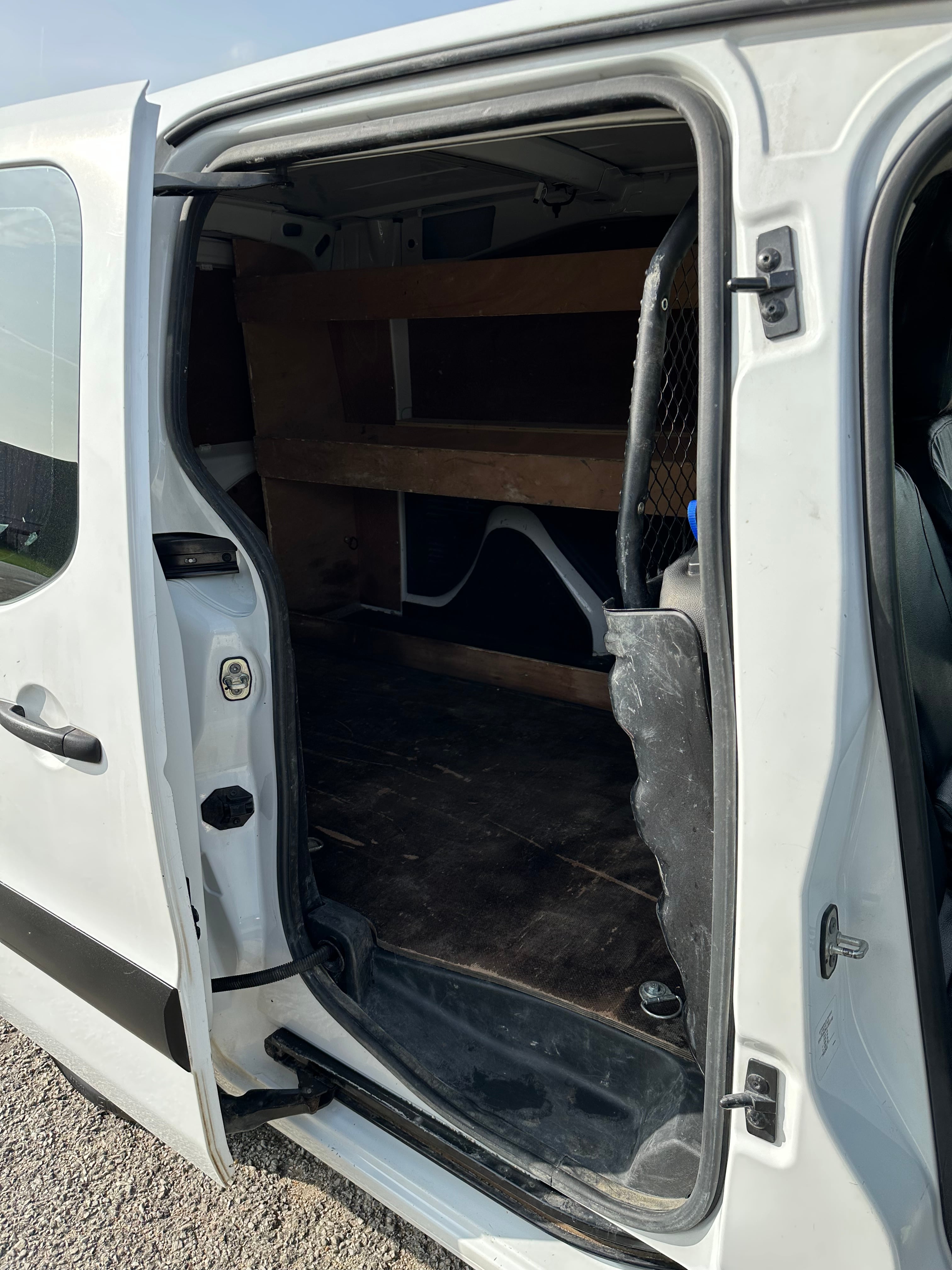 Peugeot Partner Double Cabine avec Entrée audio / iPod
