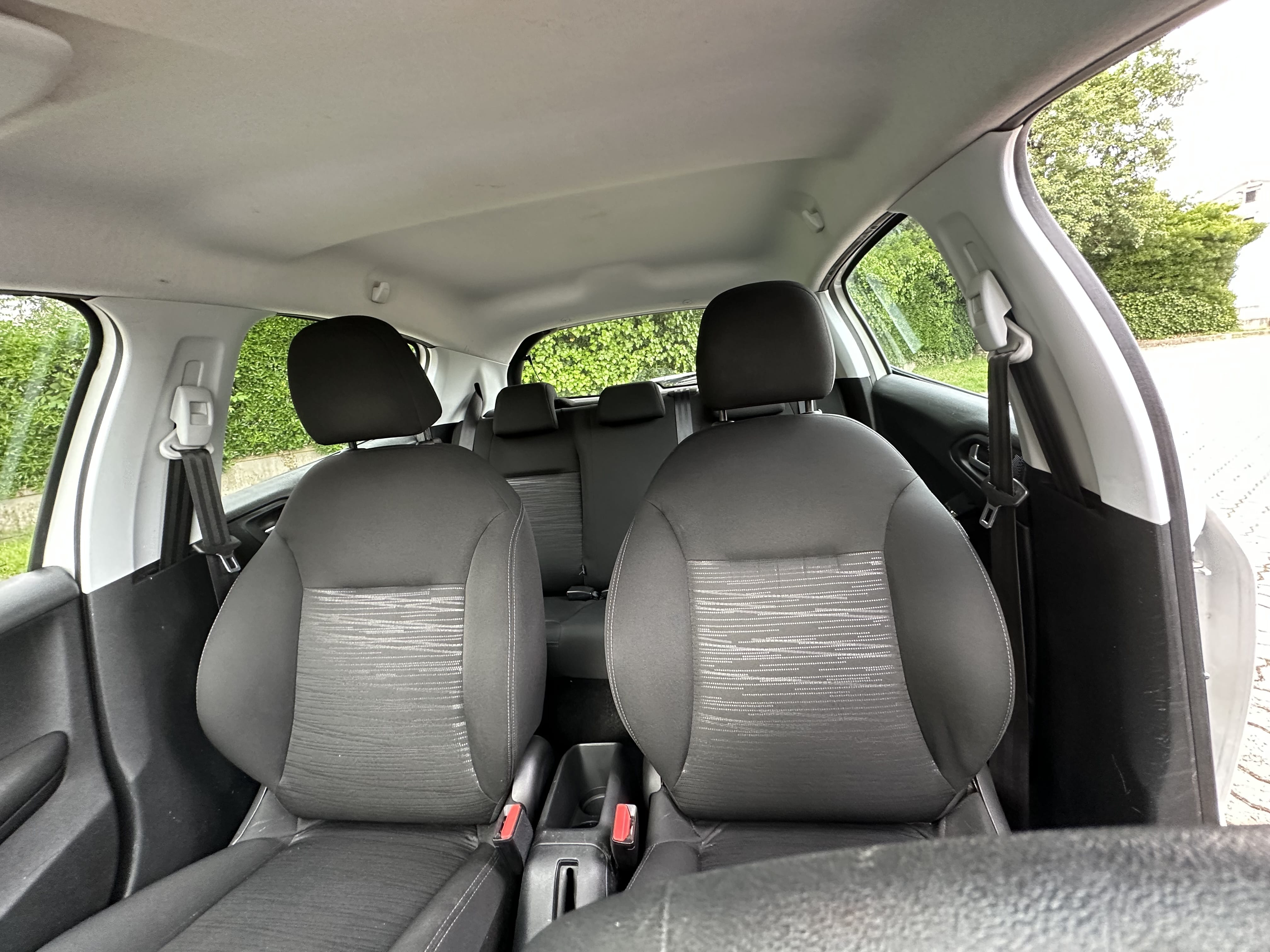 Peugeot 208 avec Siège bébé