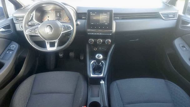 Renault Clio Gare Saint-Jean - Louez la Renault Clio Essence – Sécurité, Confort et Économie ! avec Entrée audio / iPod