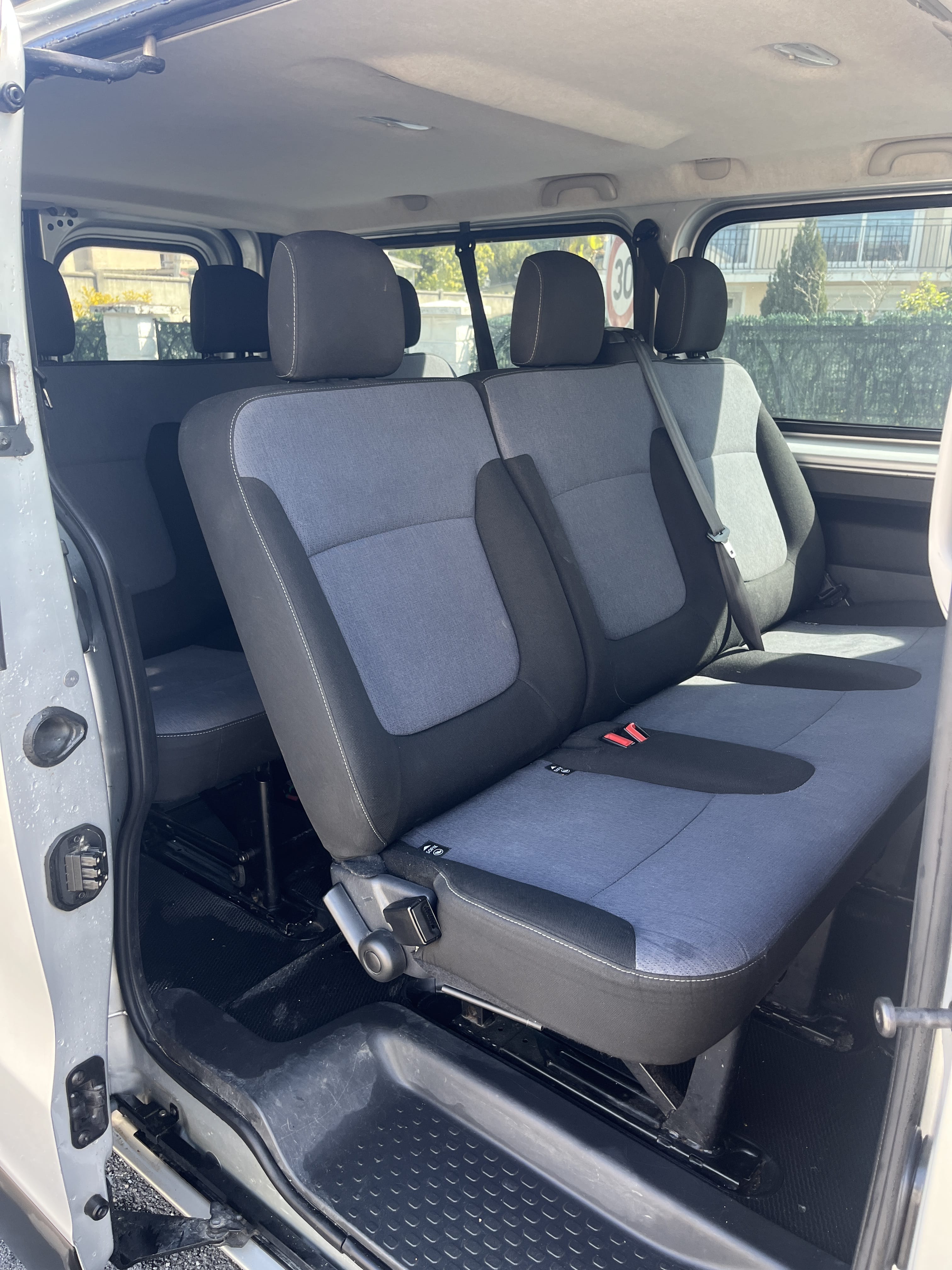 Opel Vivaro Combi avec Siège bébé