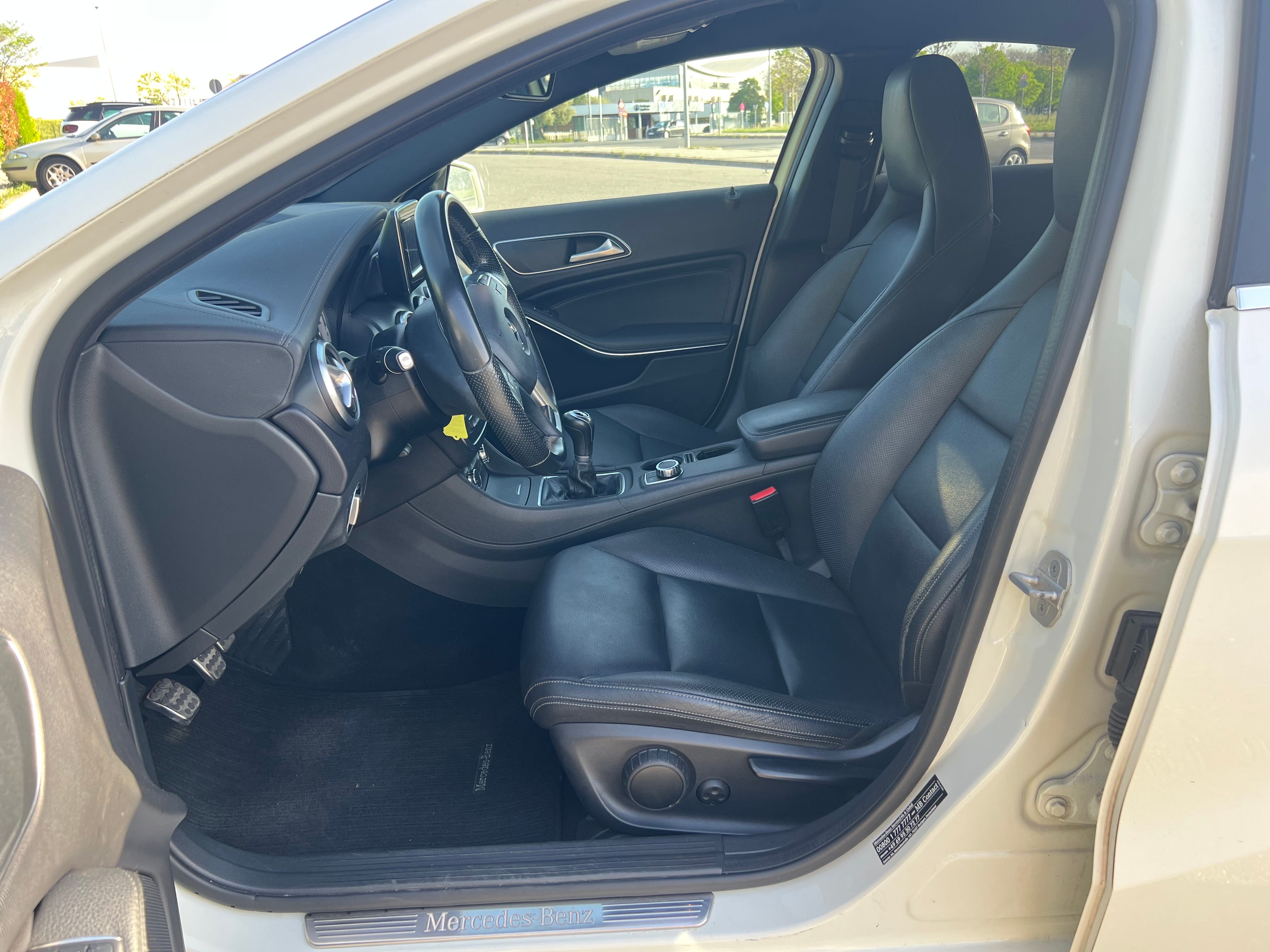 Mercedes-Benz Clase A A 220 mit Autoradio