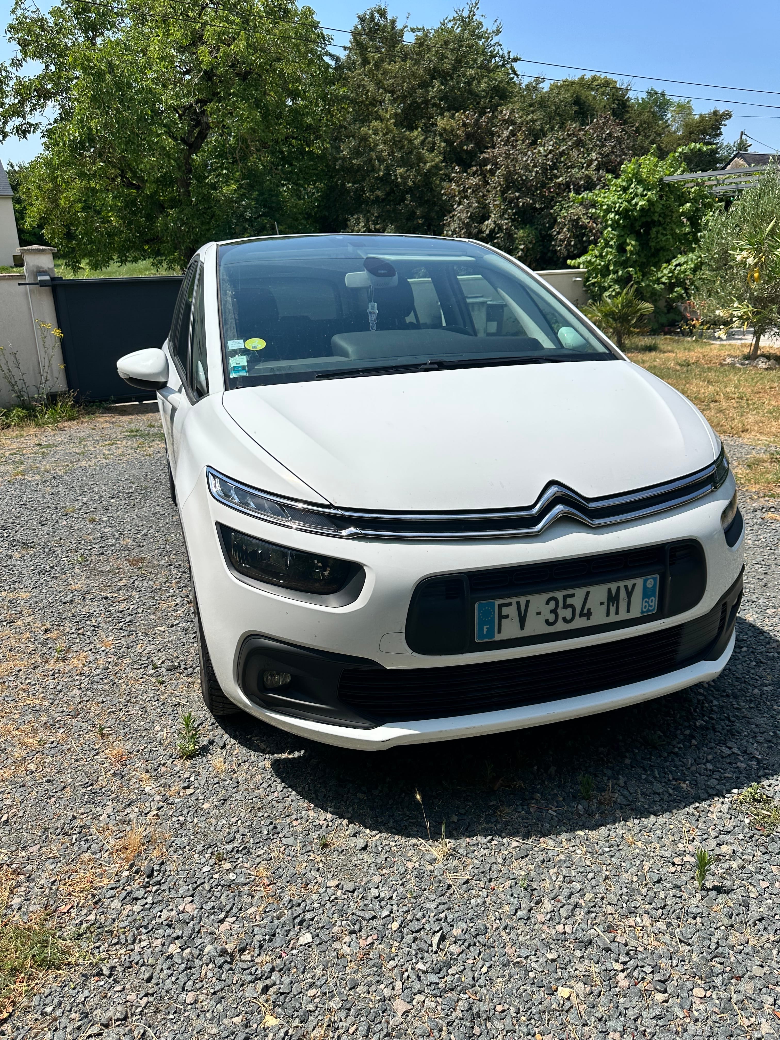 Citroen C4 Grand Spacetourer avec Apple CarPlay