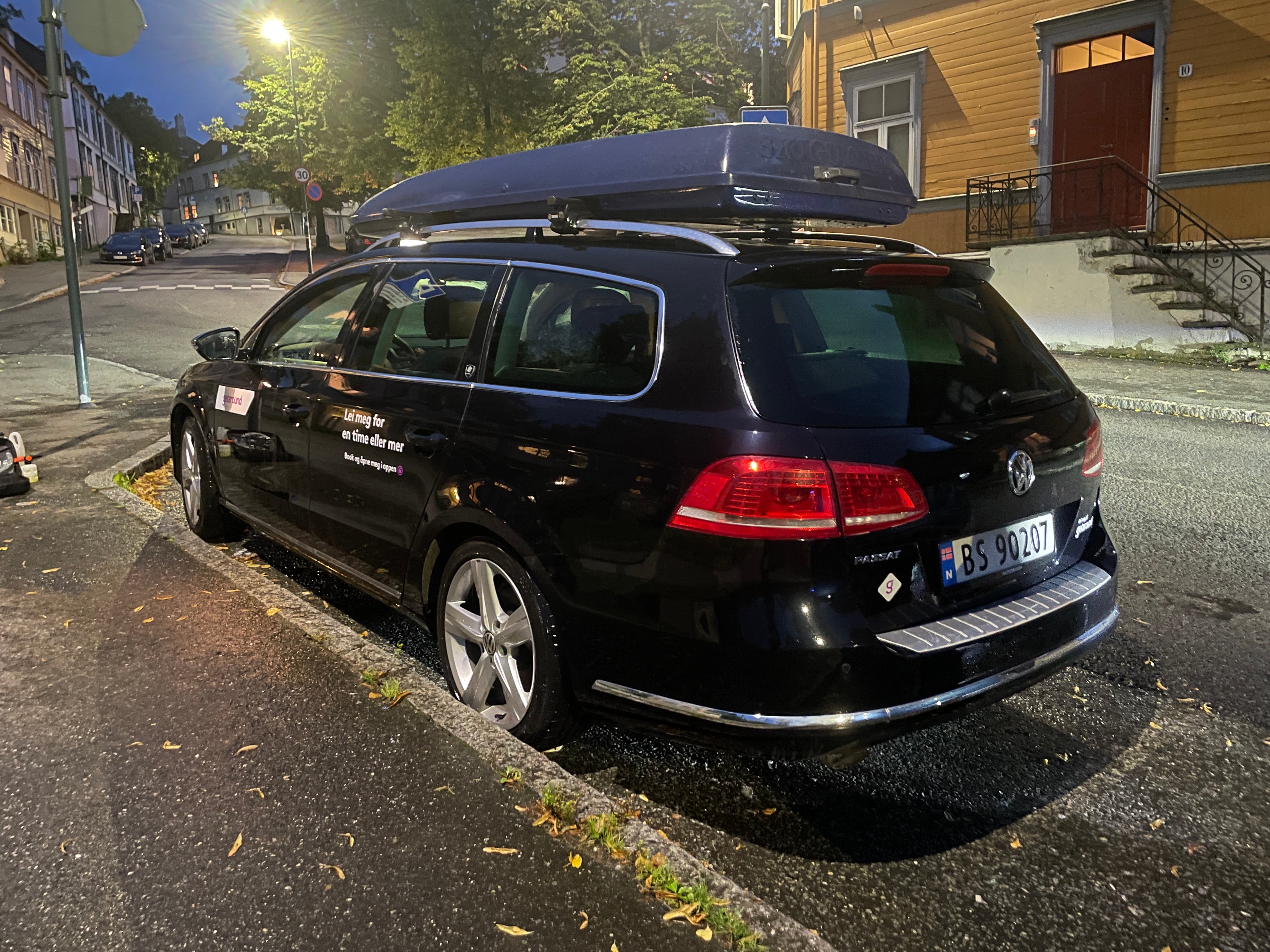 Volkswagen Passat SW Roof cargo box with Cruise control