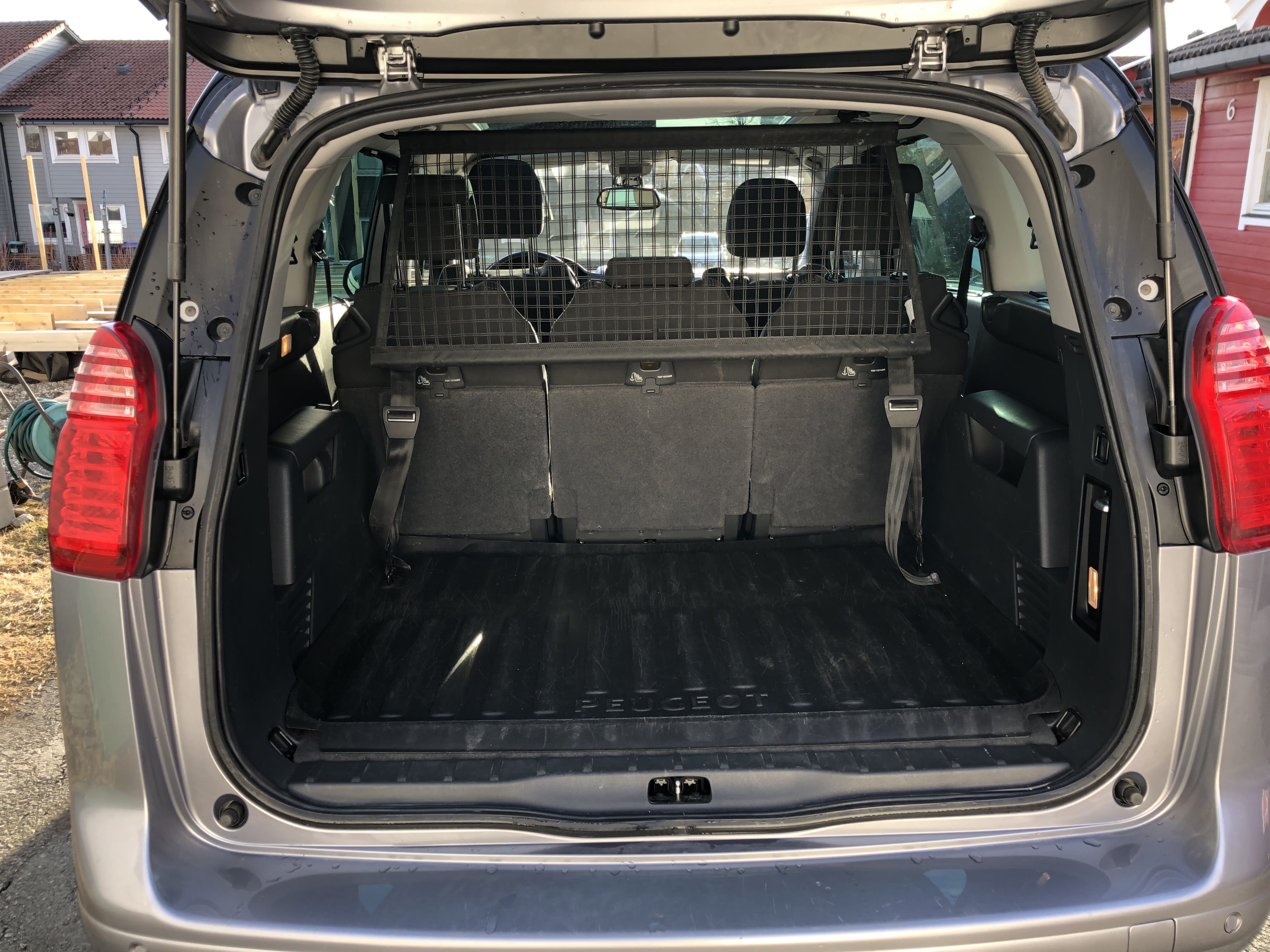 Peugeot 5008 - Automat - Cruisekontroll - Stort bagasjerom - Takboks - Muligheter for 7 seter med Skiboks