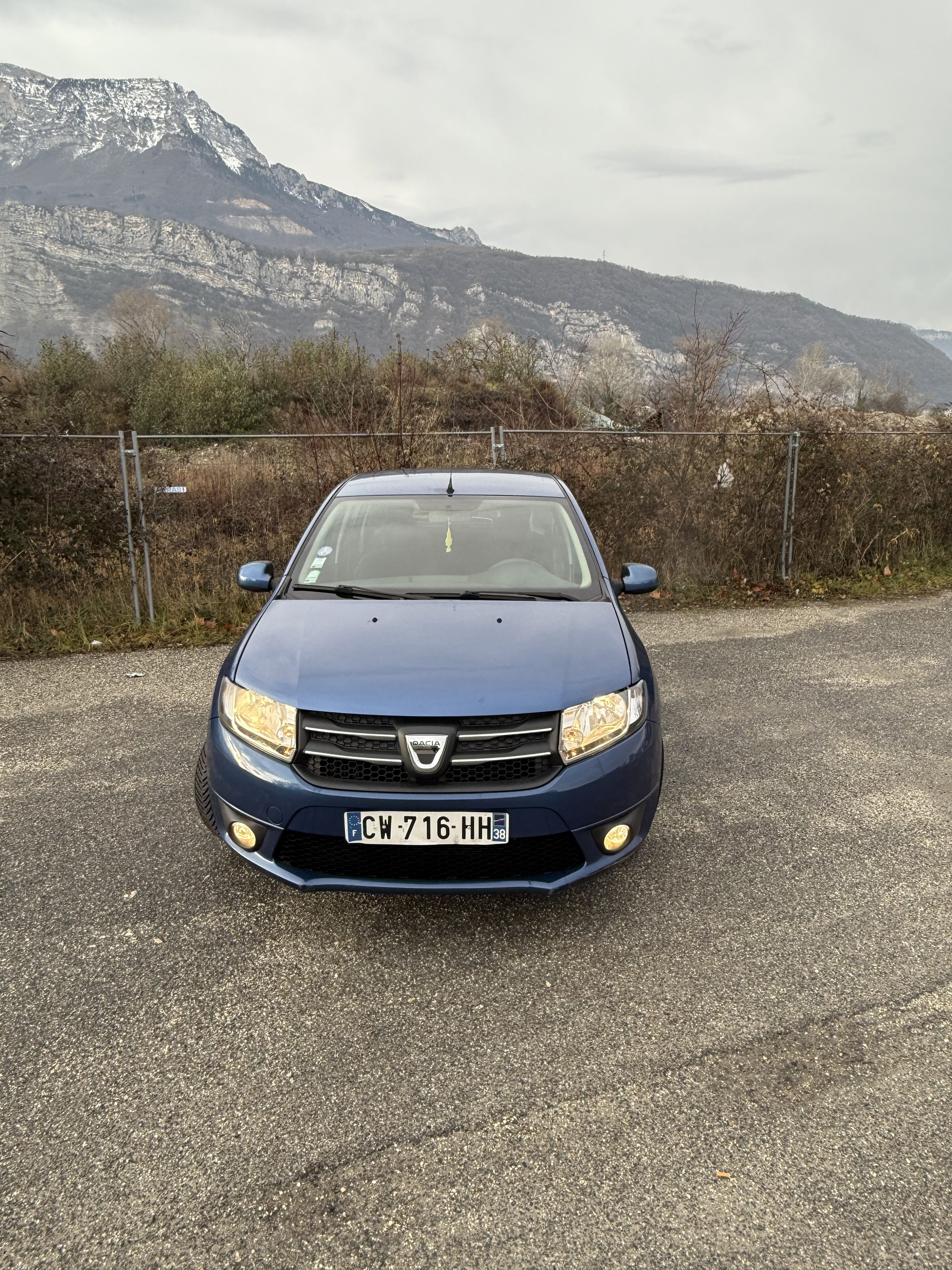 Dacia Sandero 0.9 tce avec Pneus neige
