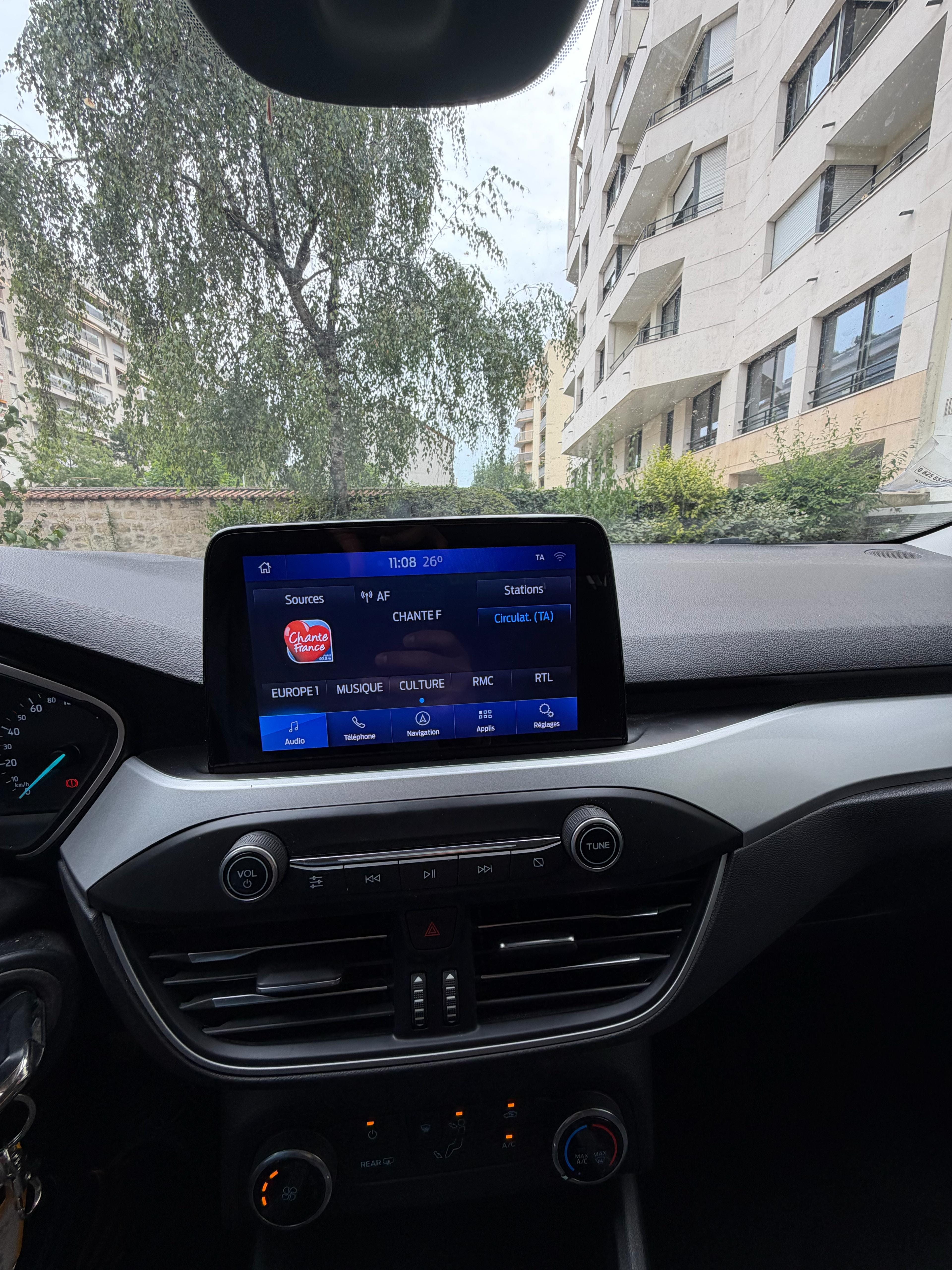 Ford Focus SW Business  – spacieuse & économique – idéale week-end & déplacement professionnel avec Audio Bluetooth