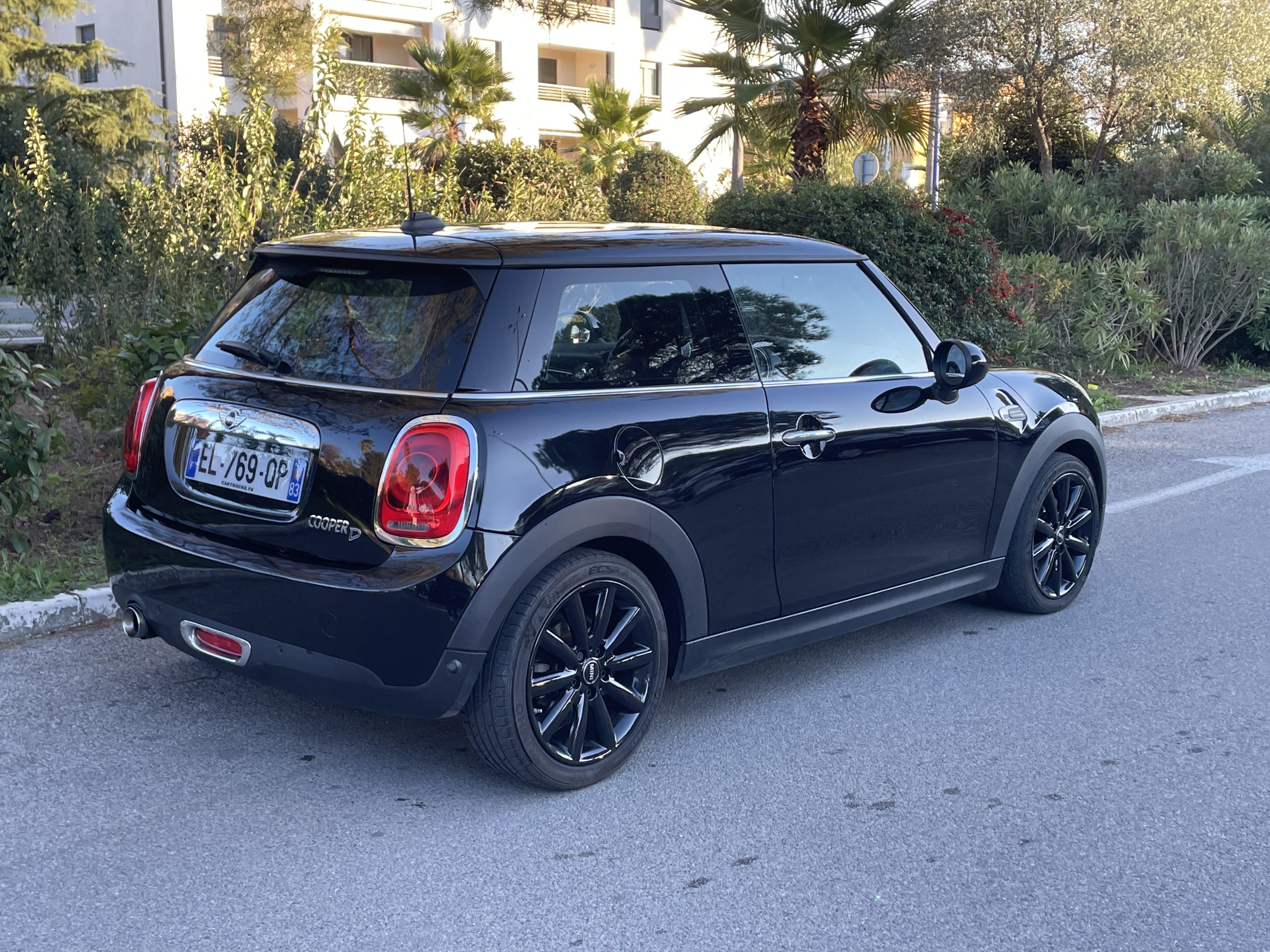 Mini Cooper F56 Toit Ouvrant - Clim - Bluetooth - Hyères avec GPS