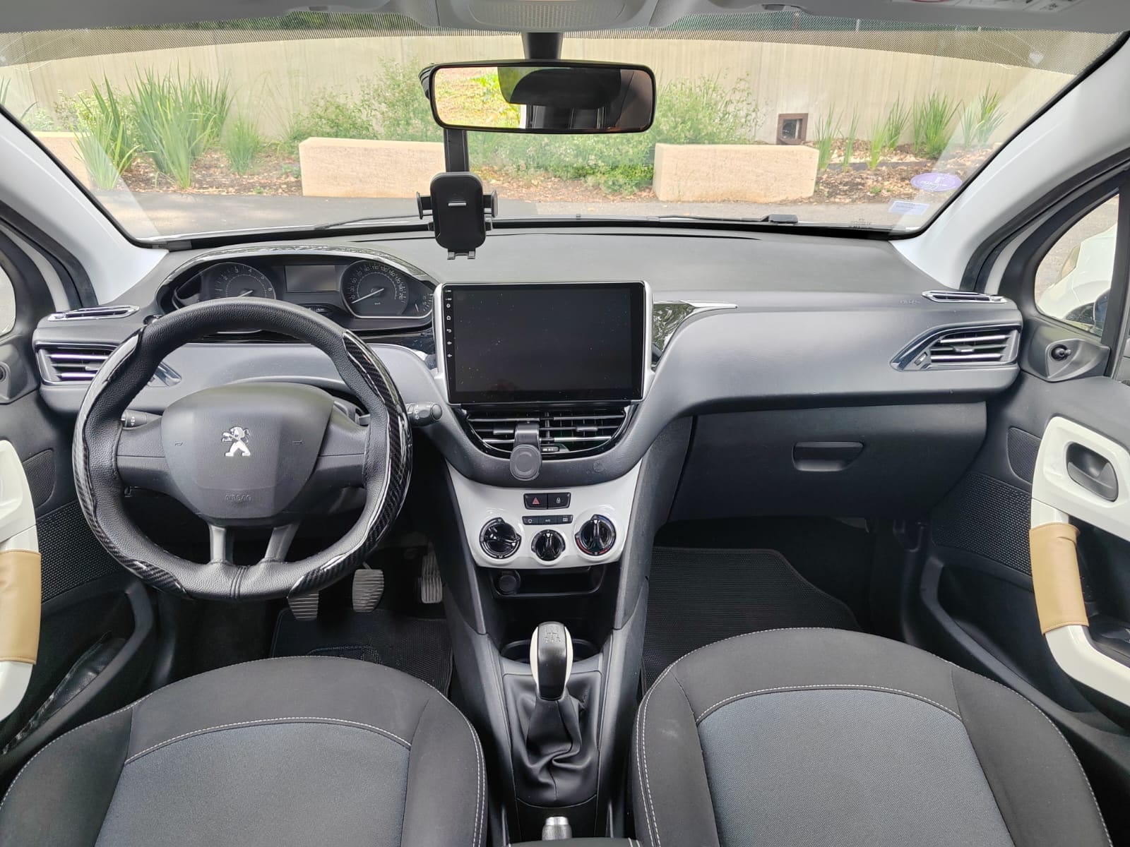 Peugeot 208 with Cruise control
