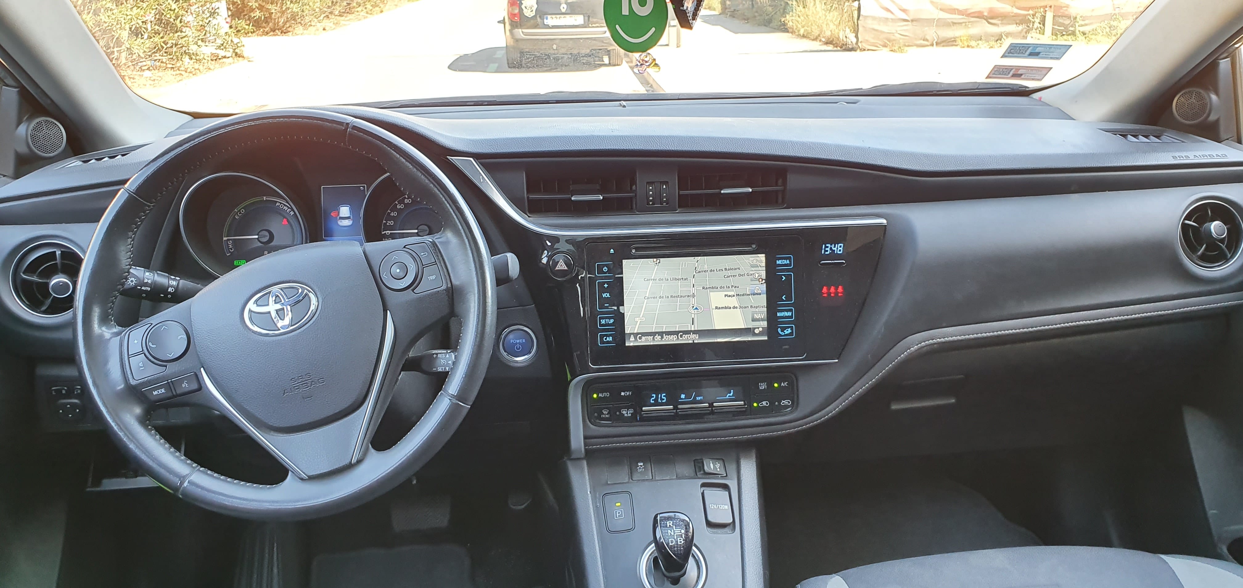 Toyota Auris Hybrid (Automático) con Control de velocidad