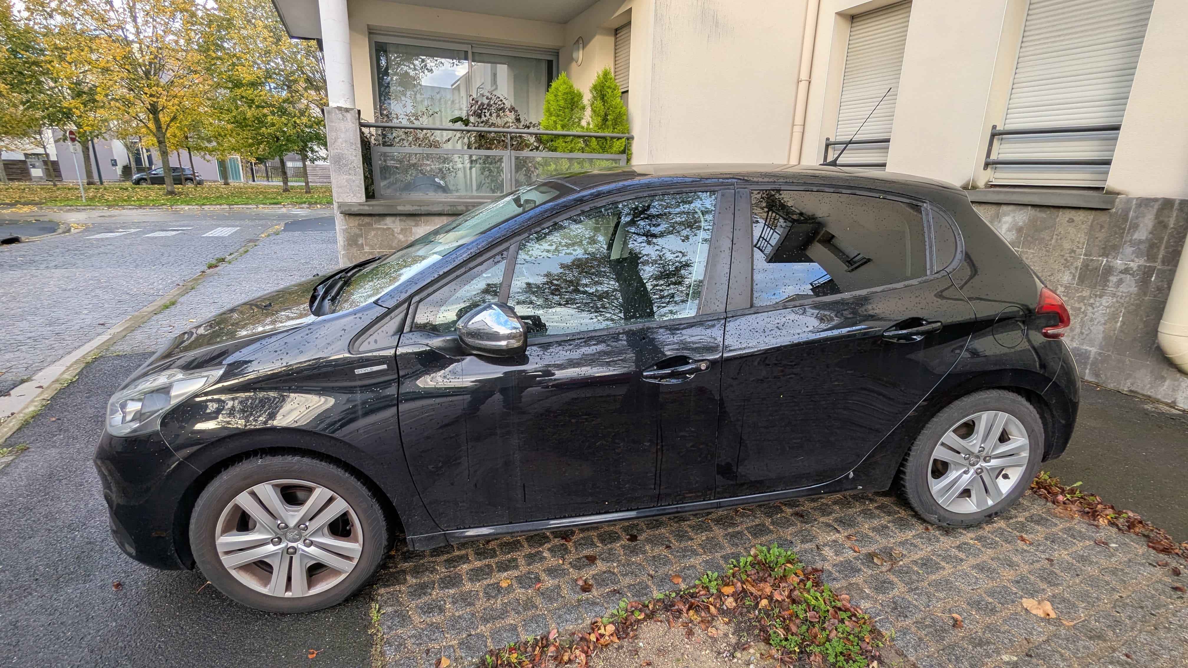 Peugeot 208 E85 avec Climatisation