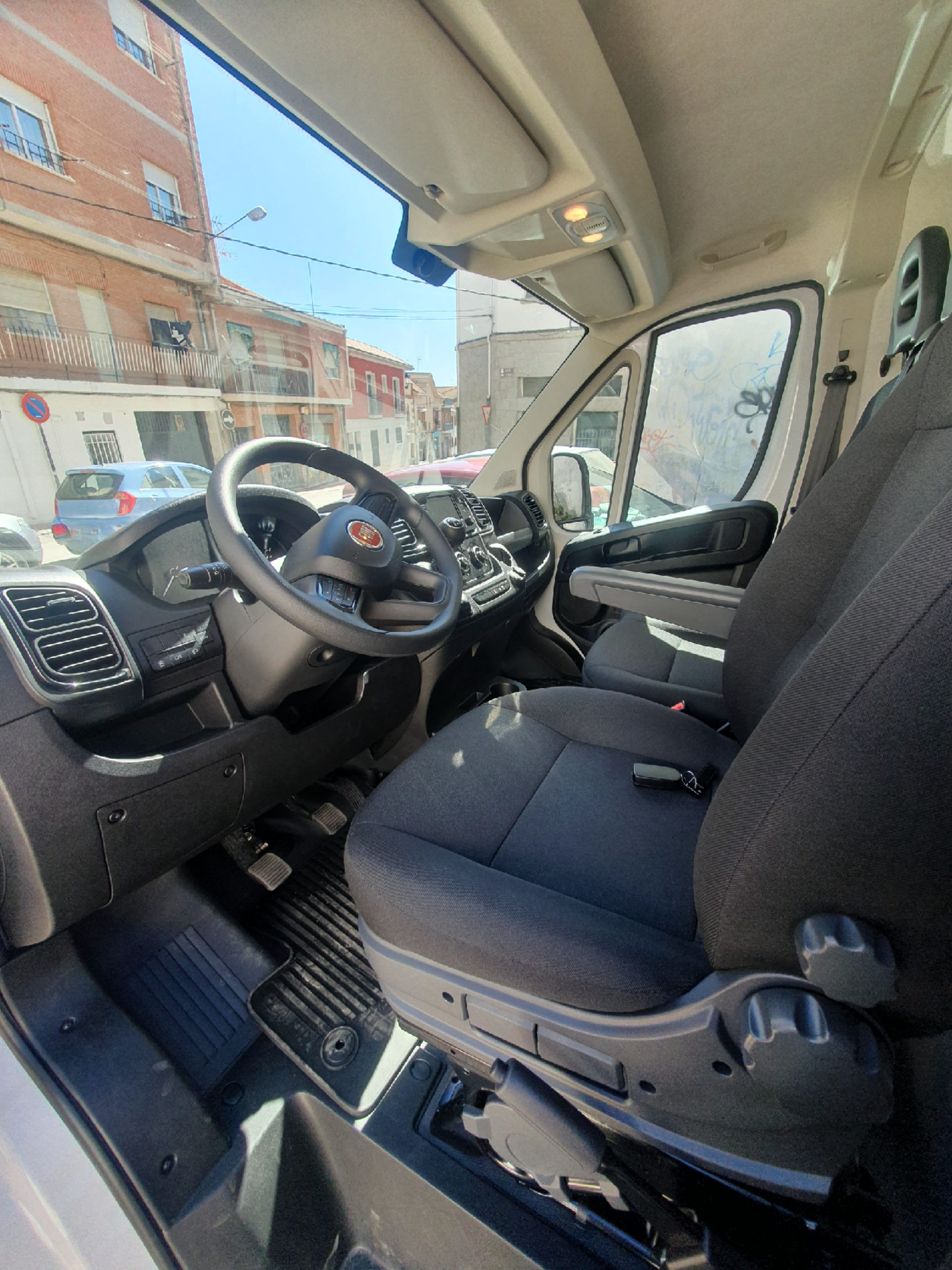Fiat Ducato Furgoneta nueva, 120 km. De uso. con Audio Bluetooth