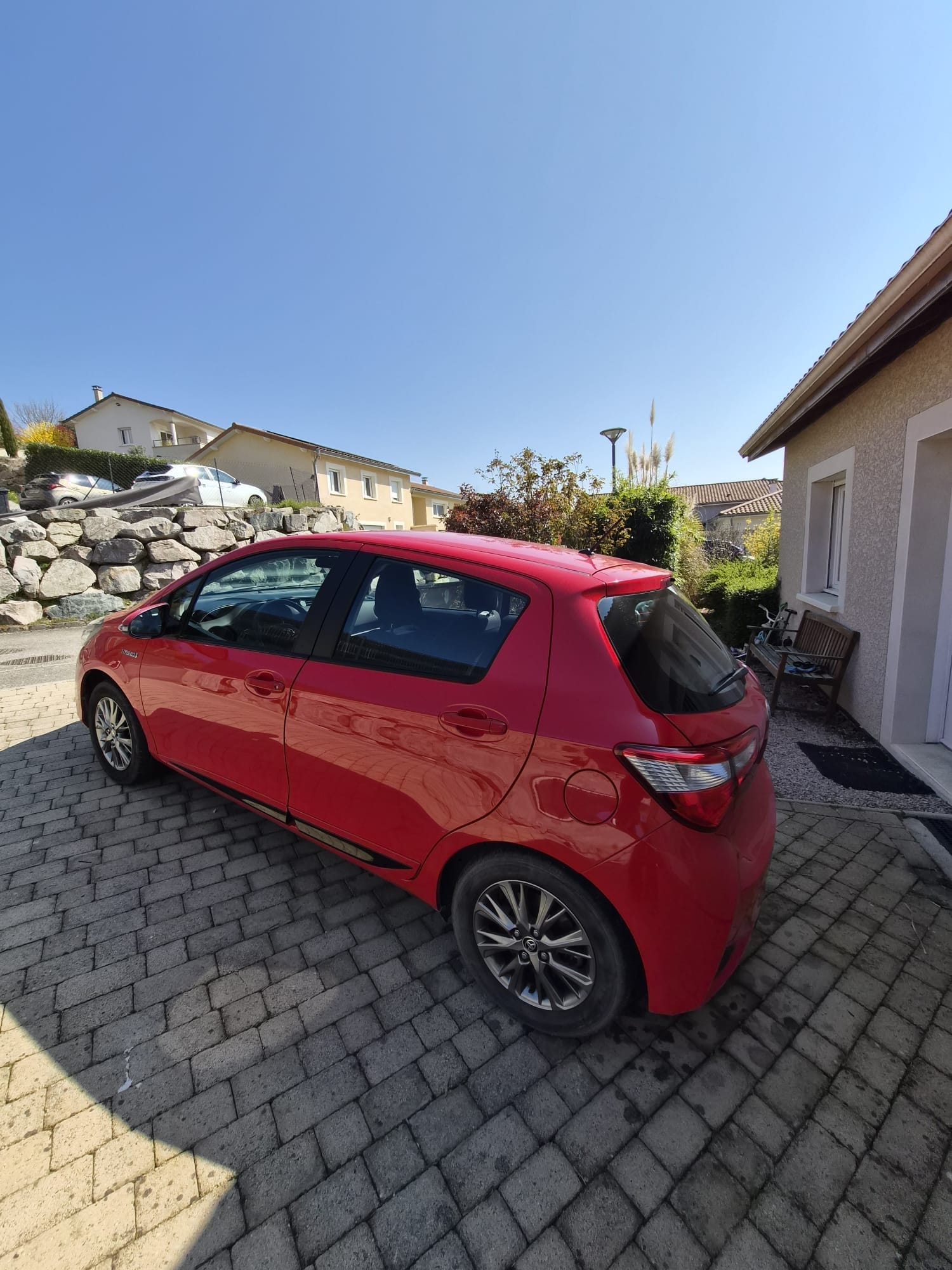 Toyota Yaris Hybride, 2018, Essence 95 / Électrique (hybride), automatique
