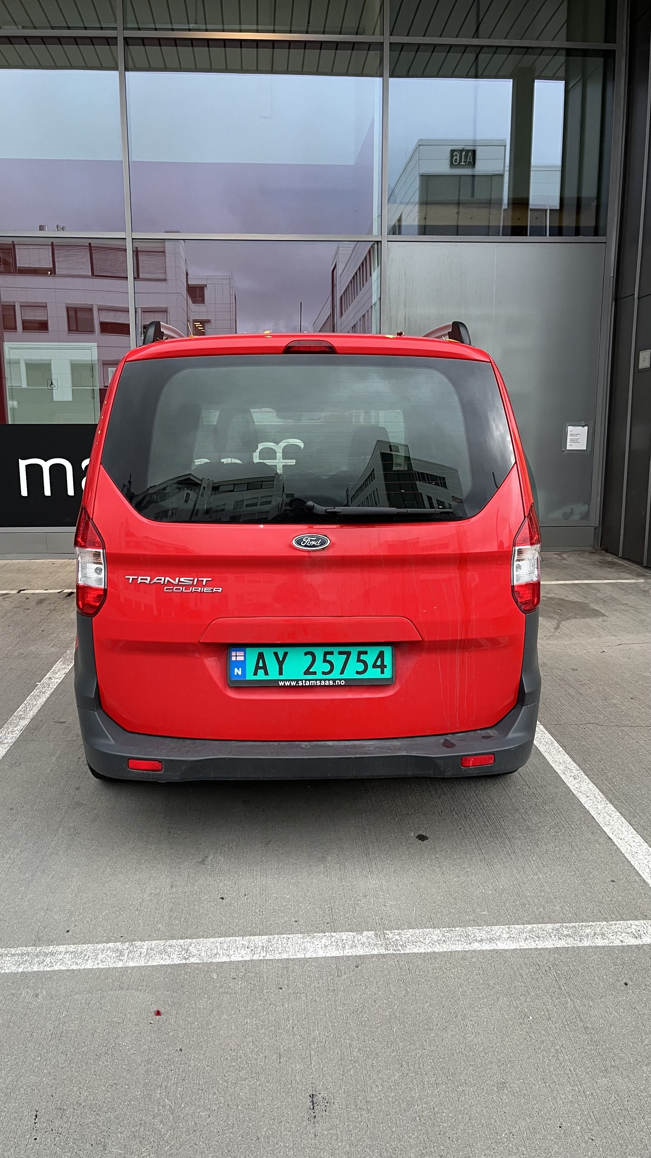 Ford Transit Courier Varebil med Lydinngang