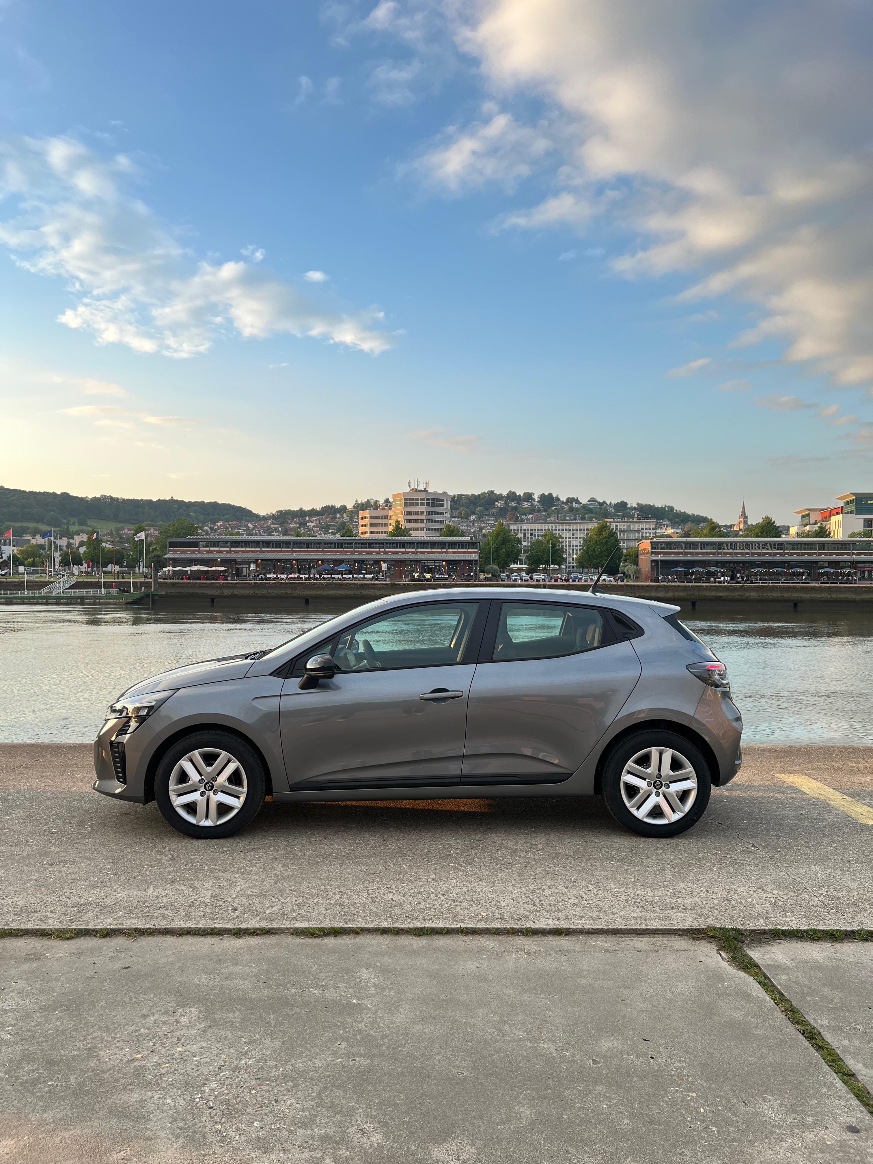 Renault Clio, 2025, Essence 98