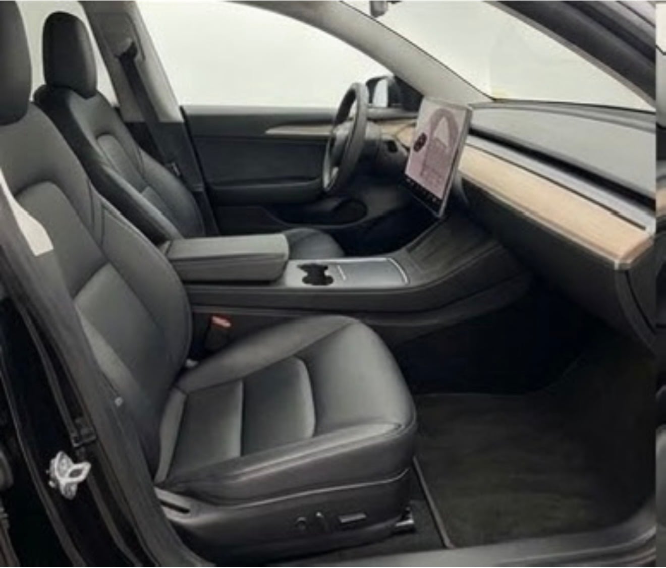 Tesla Model Y med Aircondition