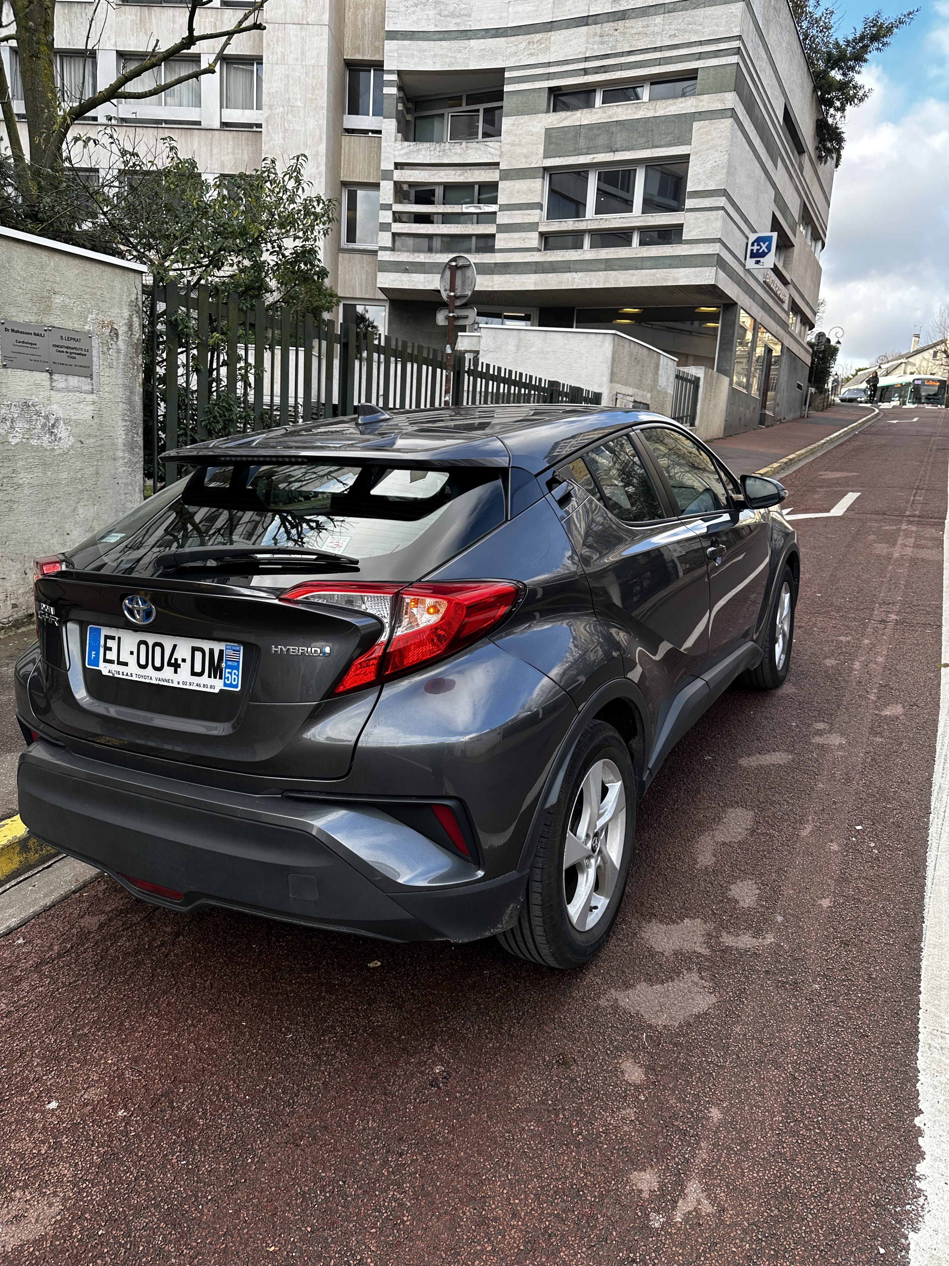 Toyota C-HR Hybrid, 2017, Essence 95 / Électrique (hybride), automatique