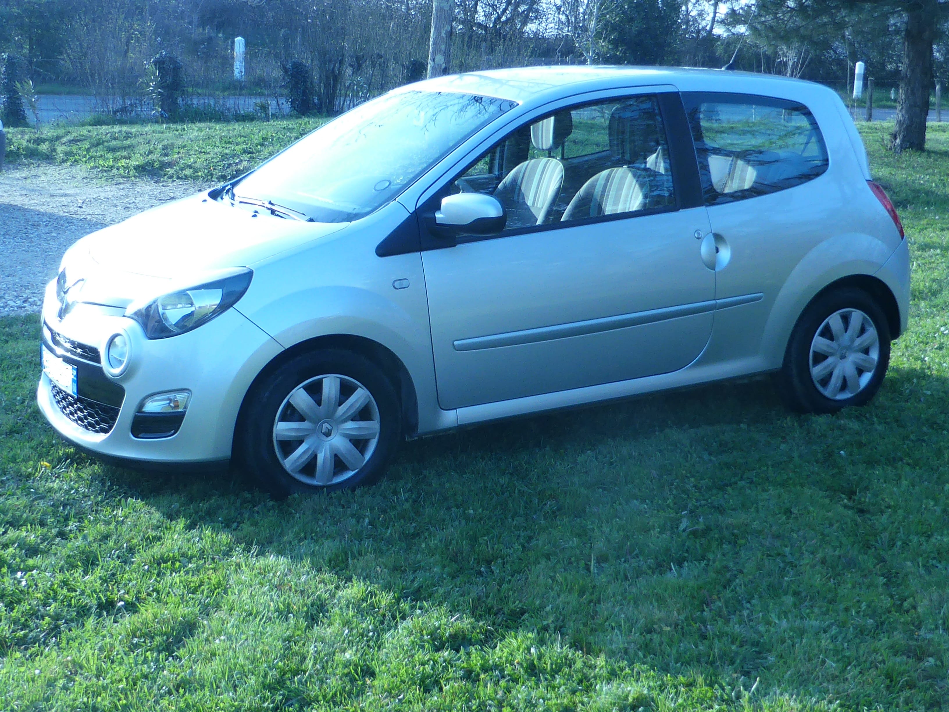 Renault Twingo E85 GRISE CLAIRE 1.2 16V 75Cv Expression avec Climatisation