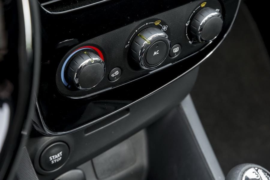 Renault Clio à 2 mn de la gare with Bluetooth audio