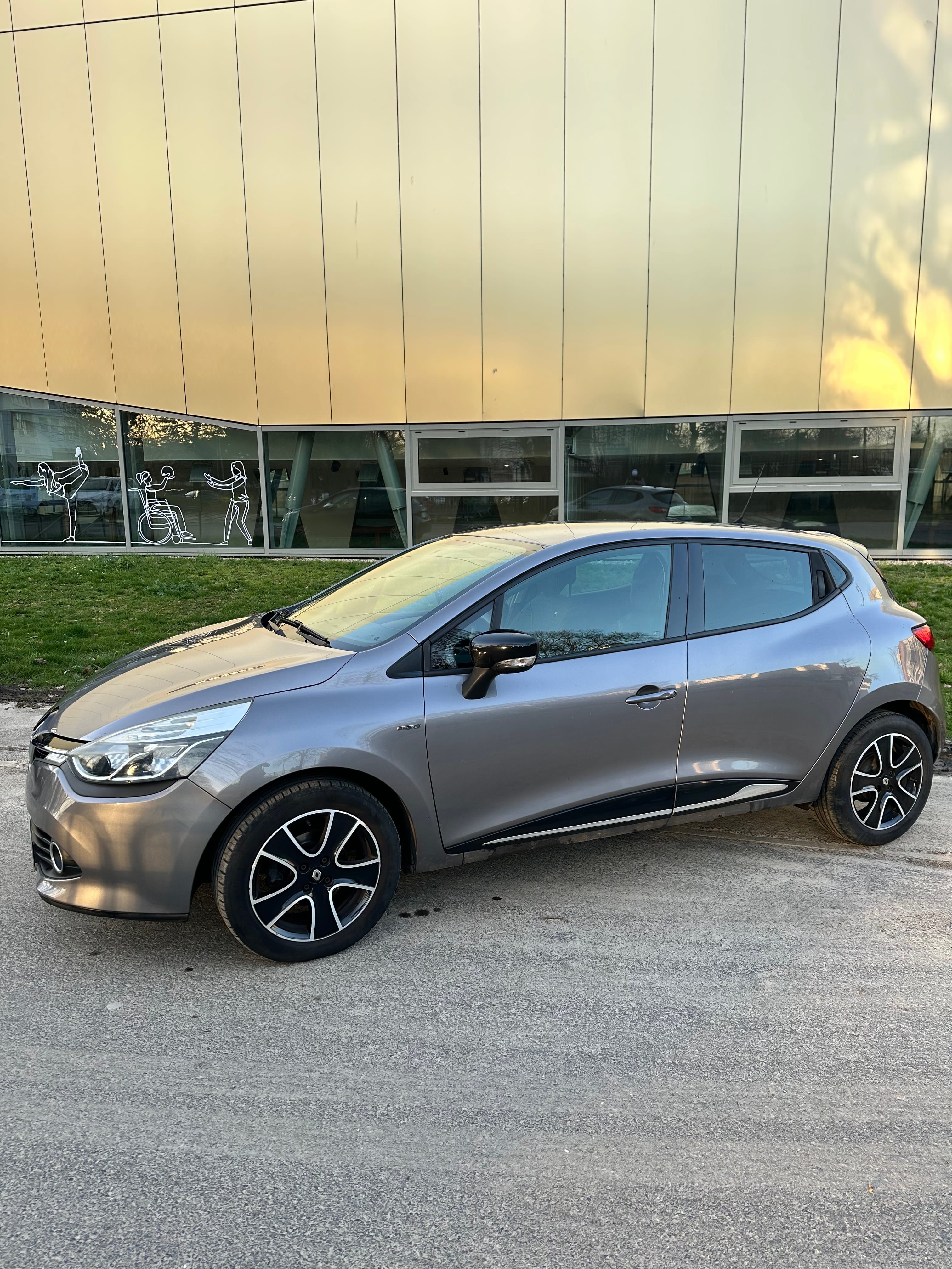Renault Clio IV LIMITED 90CV ÉCO avec Climatisation
