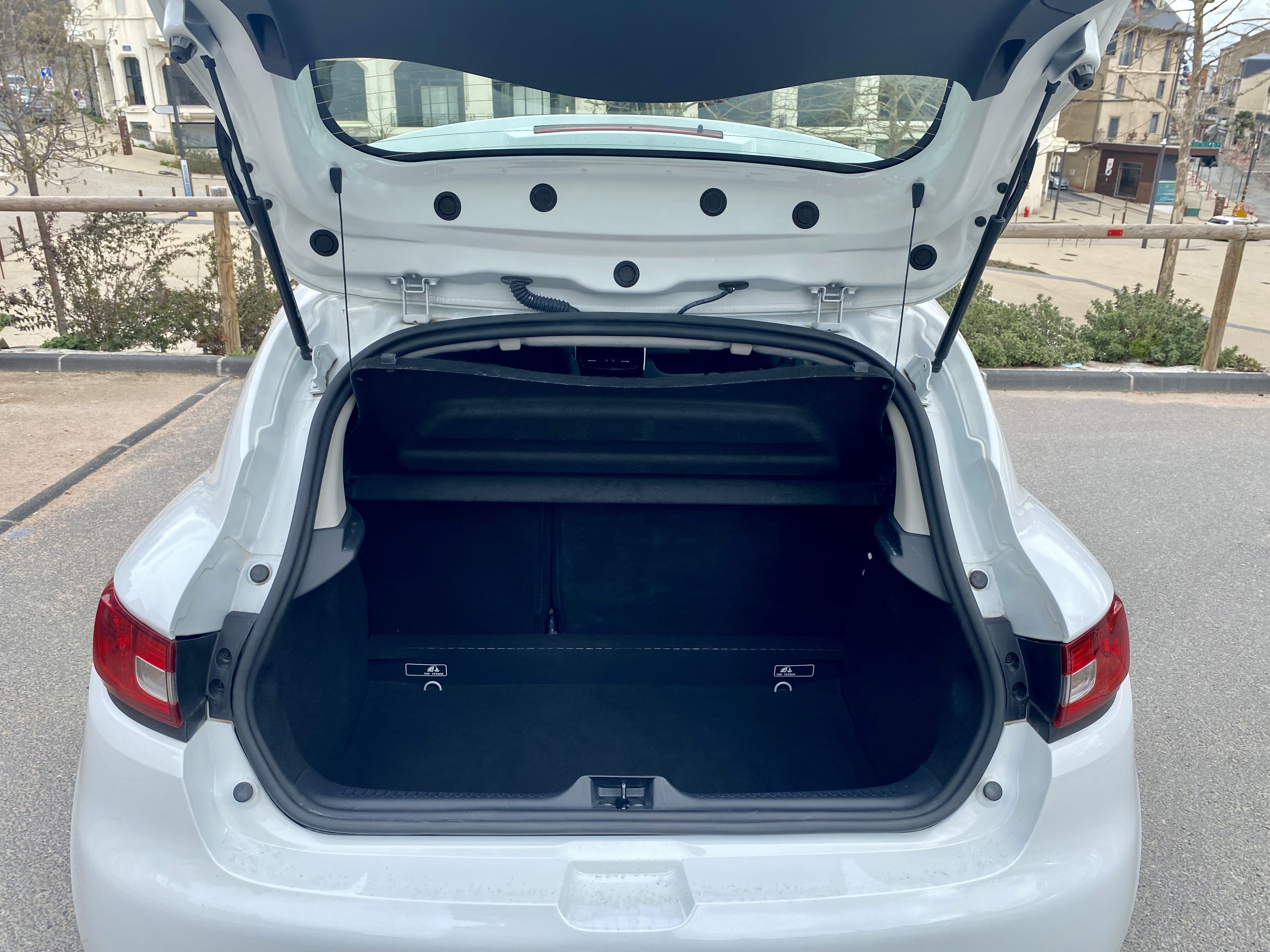 Renault Clio avec Siège bébé