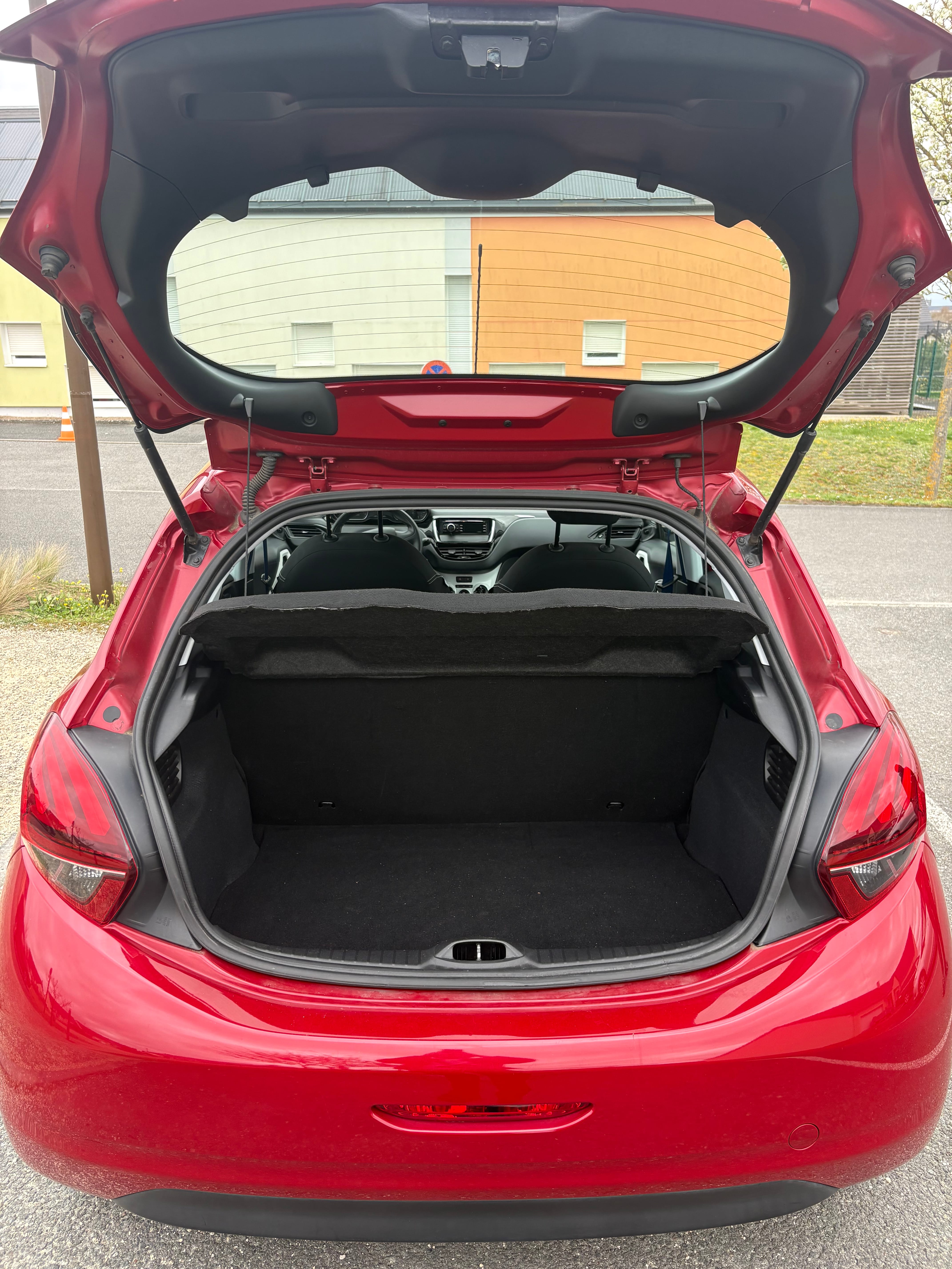 Peugeot 208 avec Entrée audio / iPod