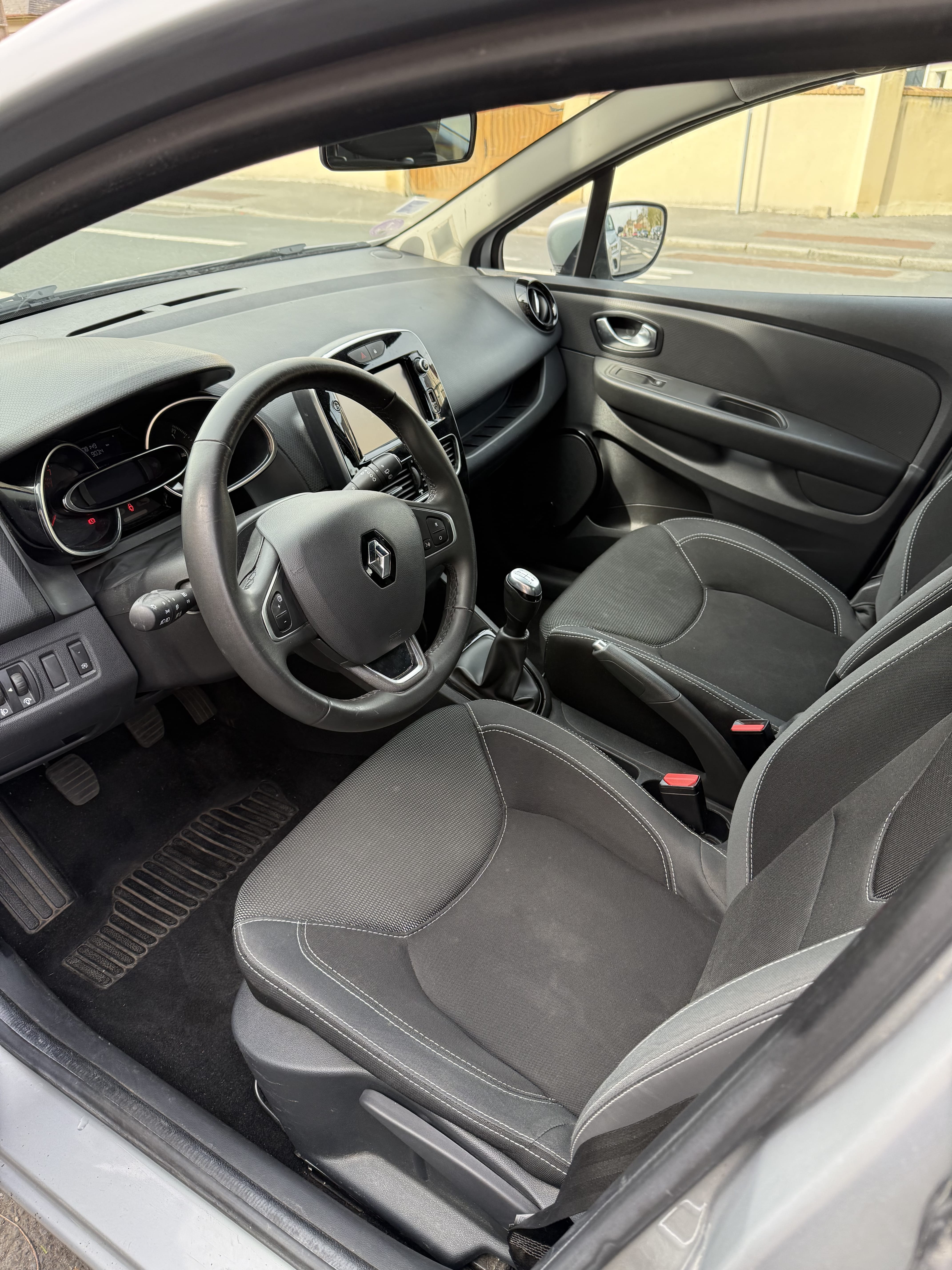 Renault Clio ESTATE 90cv avec Pneus neige