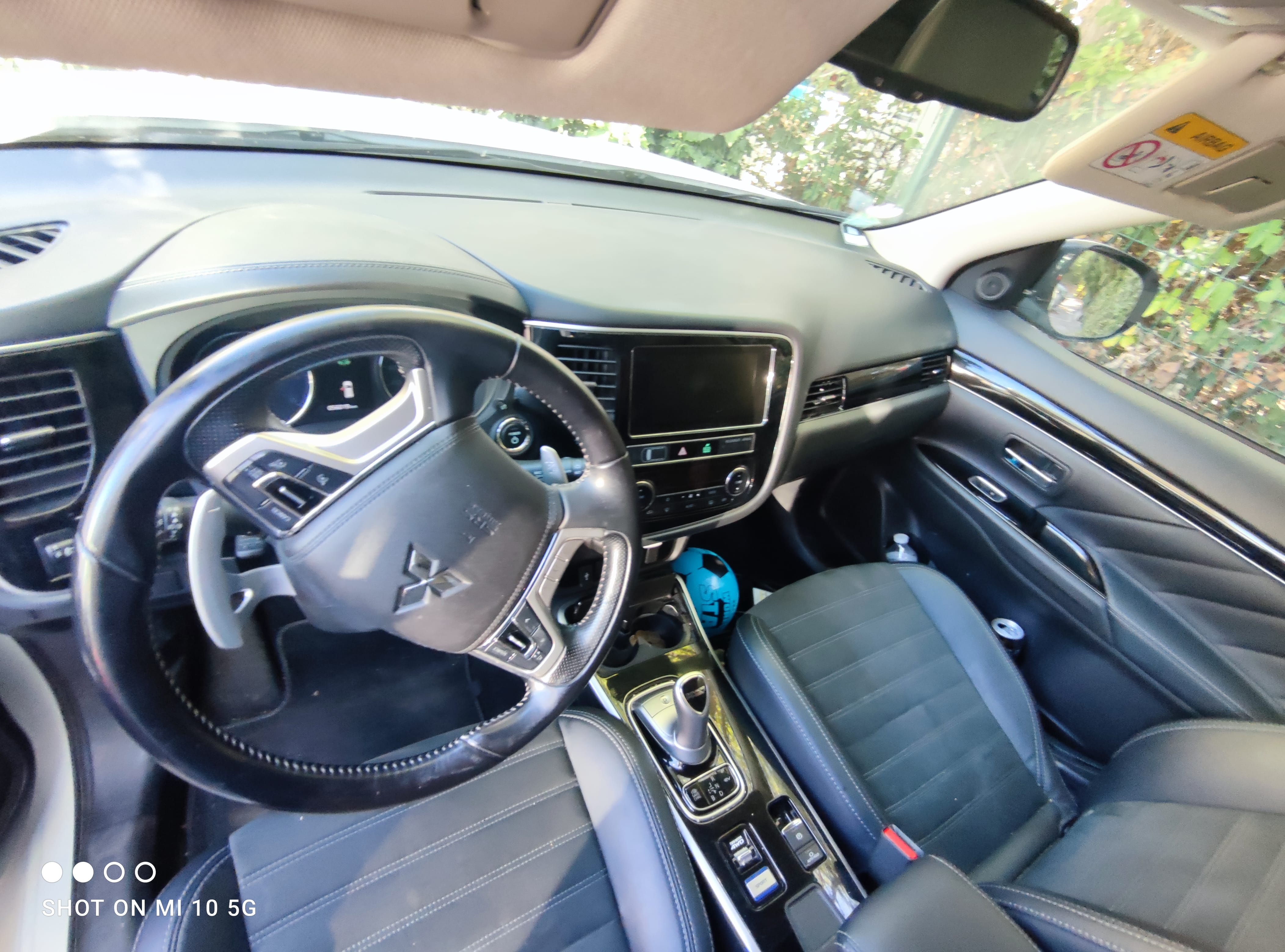 Mitsubishi Outlander Hybride avec GPS