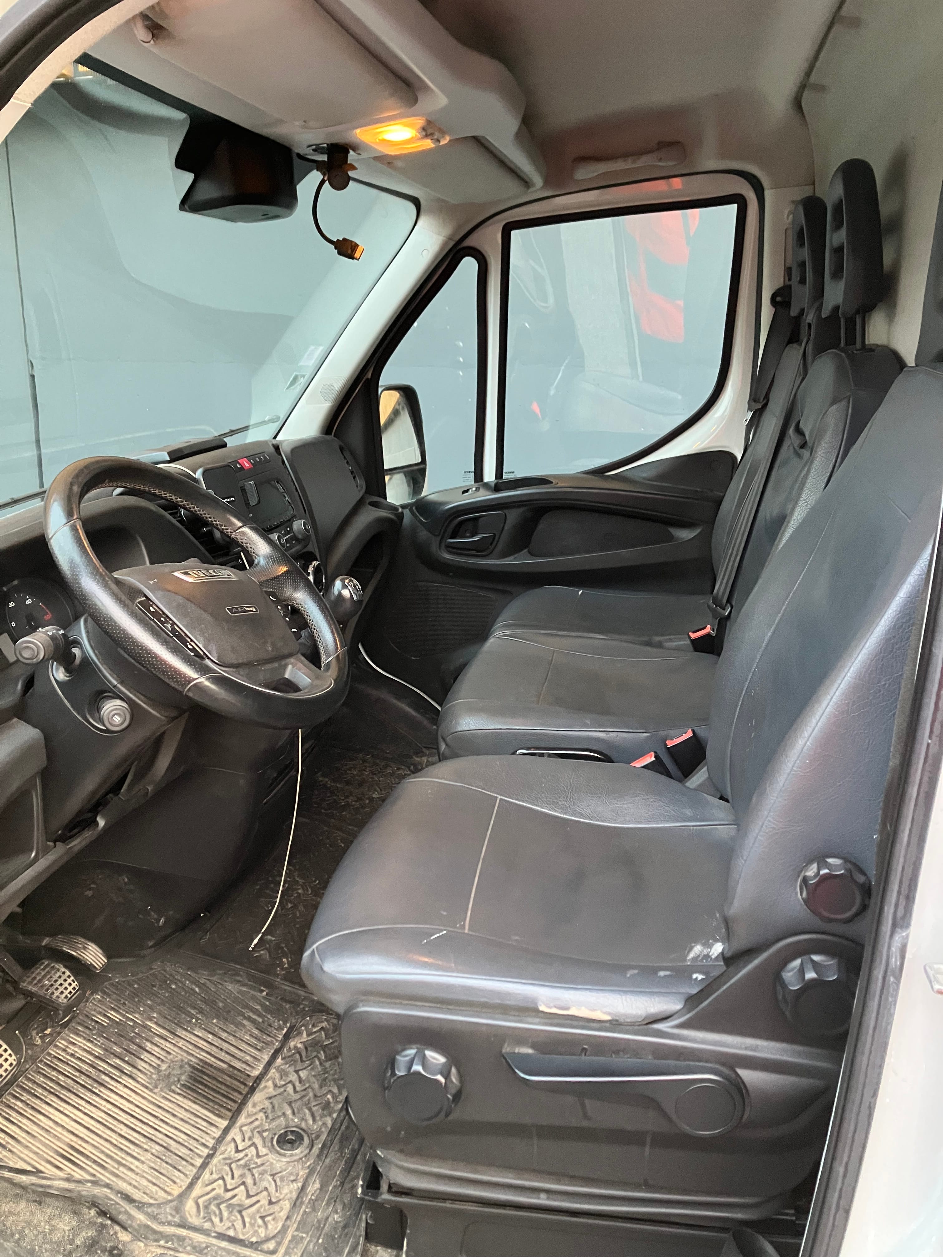 Iveco Daily Fourgon avec Port USB
