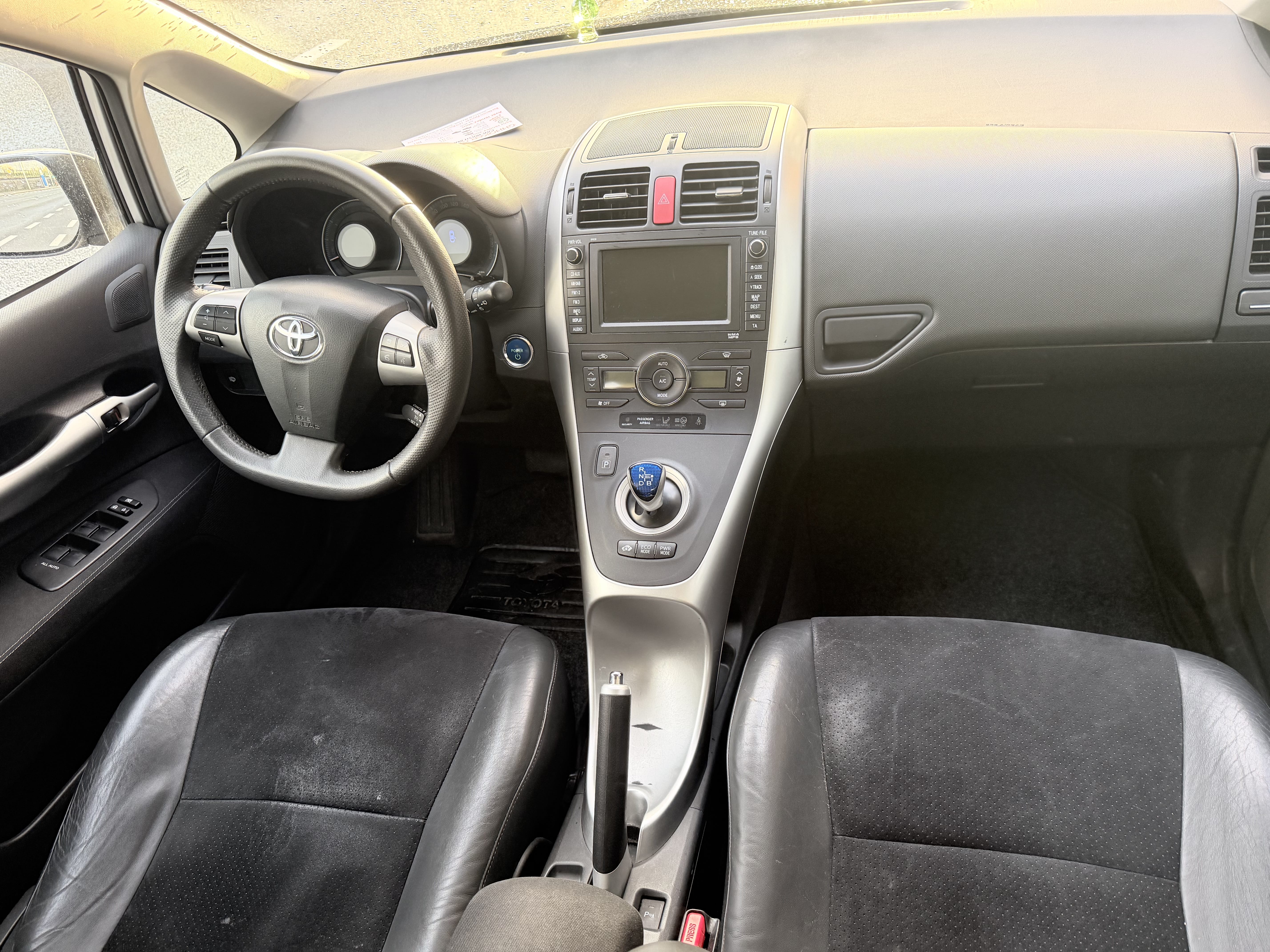 Toyota Auris Hybride avec Entrée audio / iPod