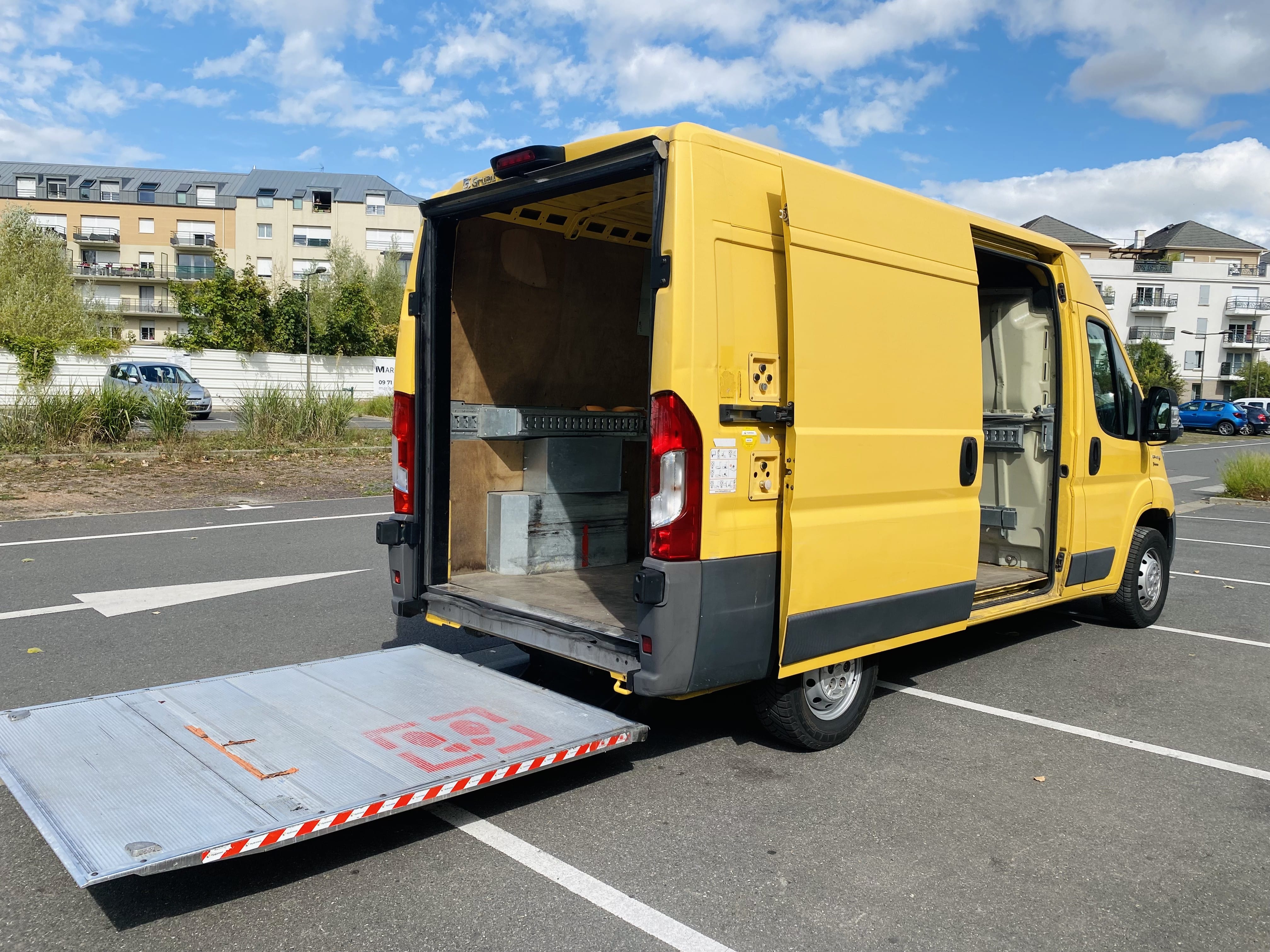 Fiat Ducato Hayon Élévateur L2H2 3,5T avec Audio Bluetooth