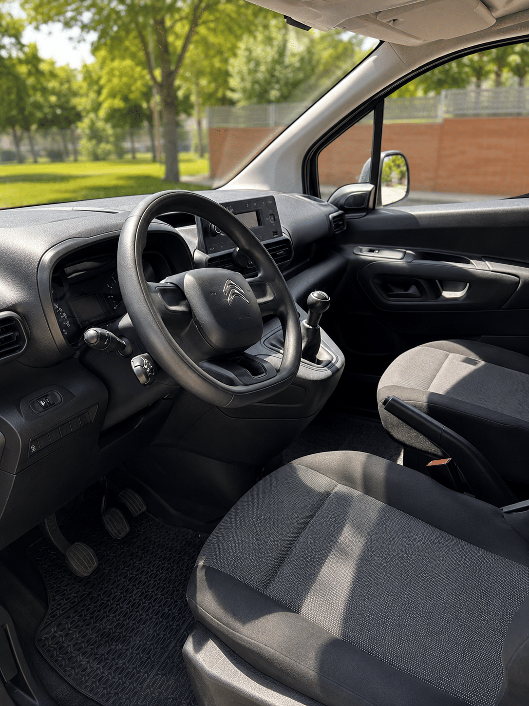 Citroen Berlingo Plataforma Cabina con Apple CarPlay