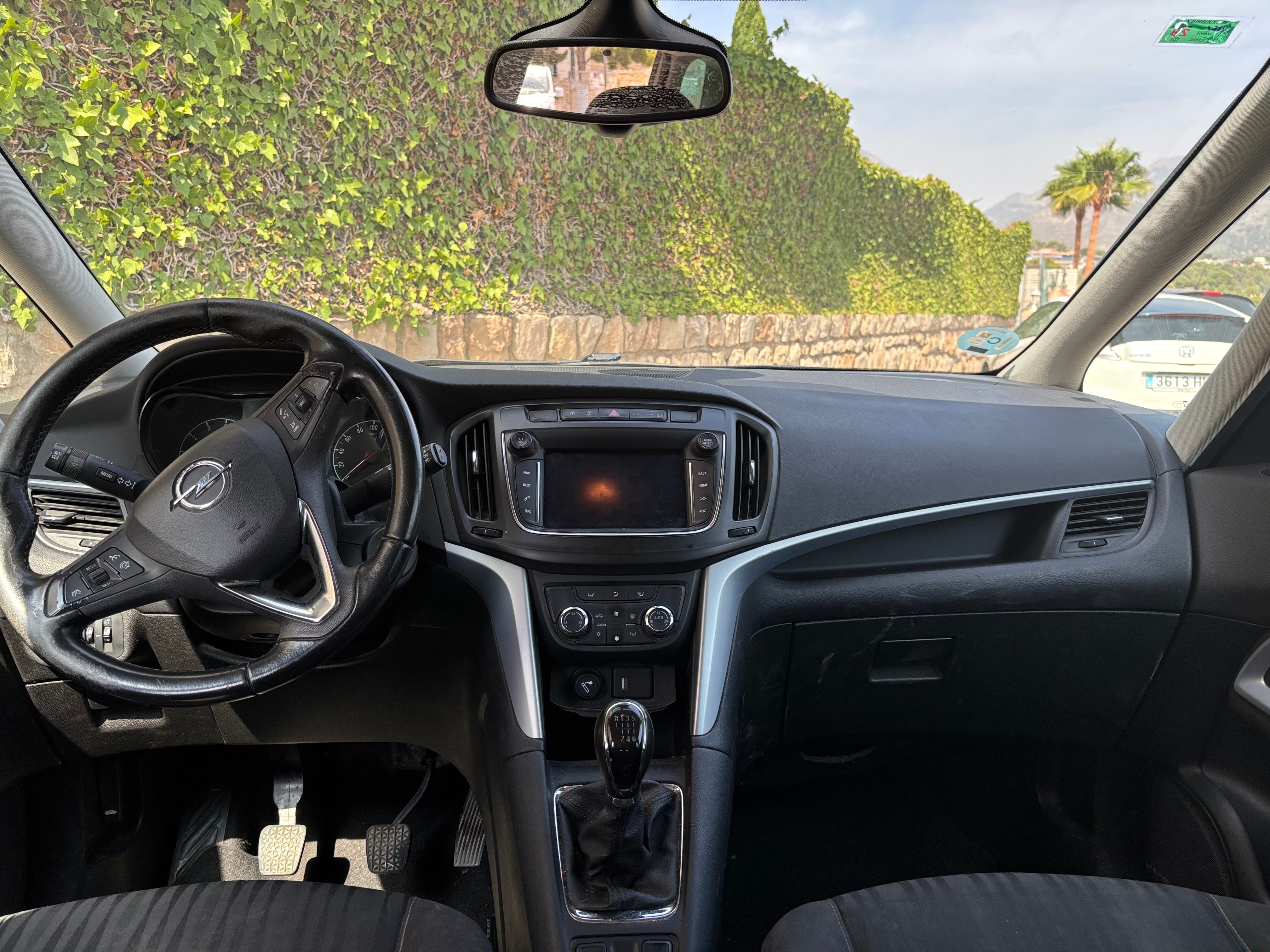 Opel Zafira Tourer mit Navigationsgerät