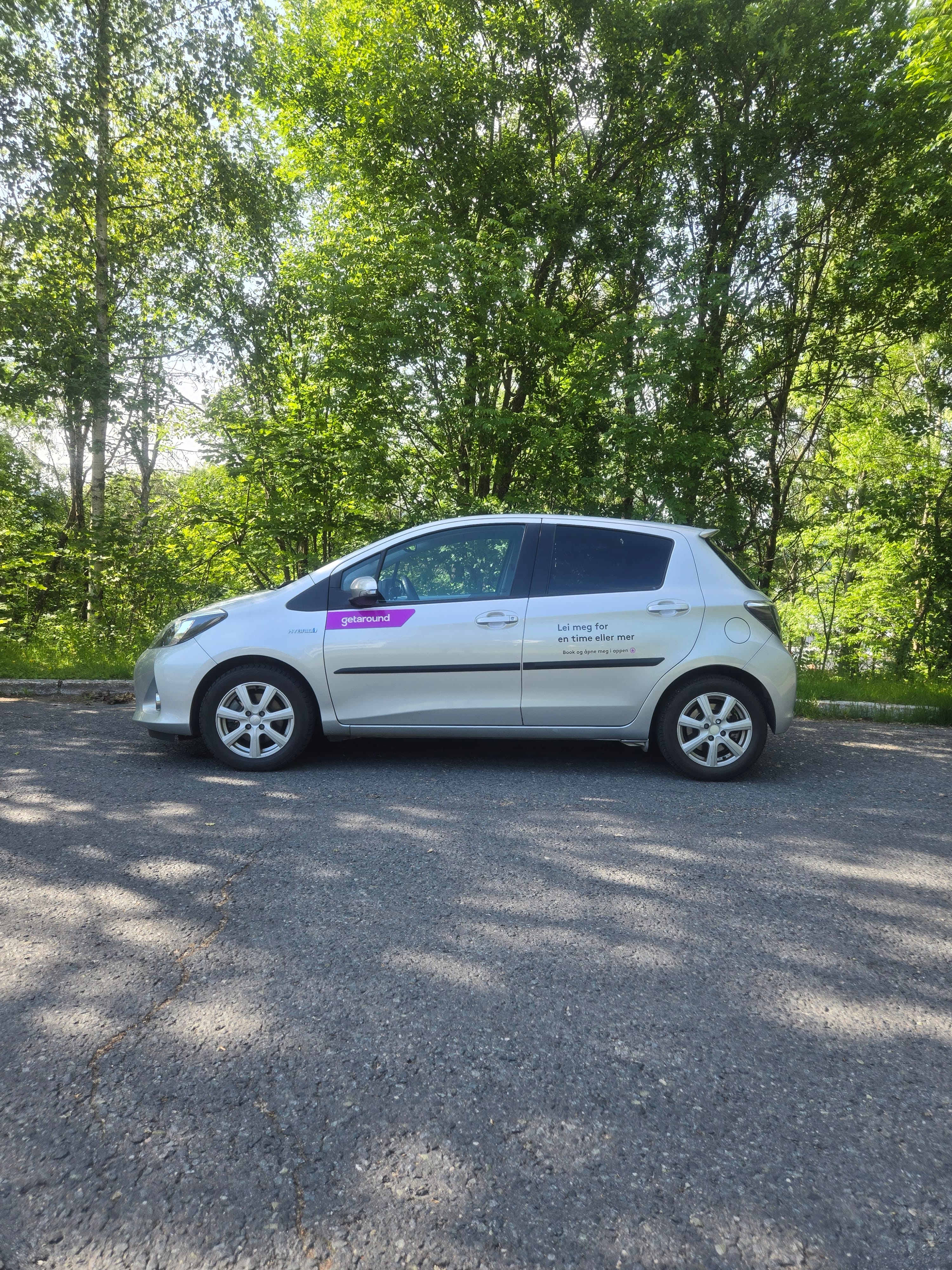 Toyota Yaris Hybrid 1,5 Bensin/Hybrid m/ Automatgir, inkludert BEBOERKORT SONE parkering med Aircondition