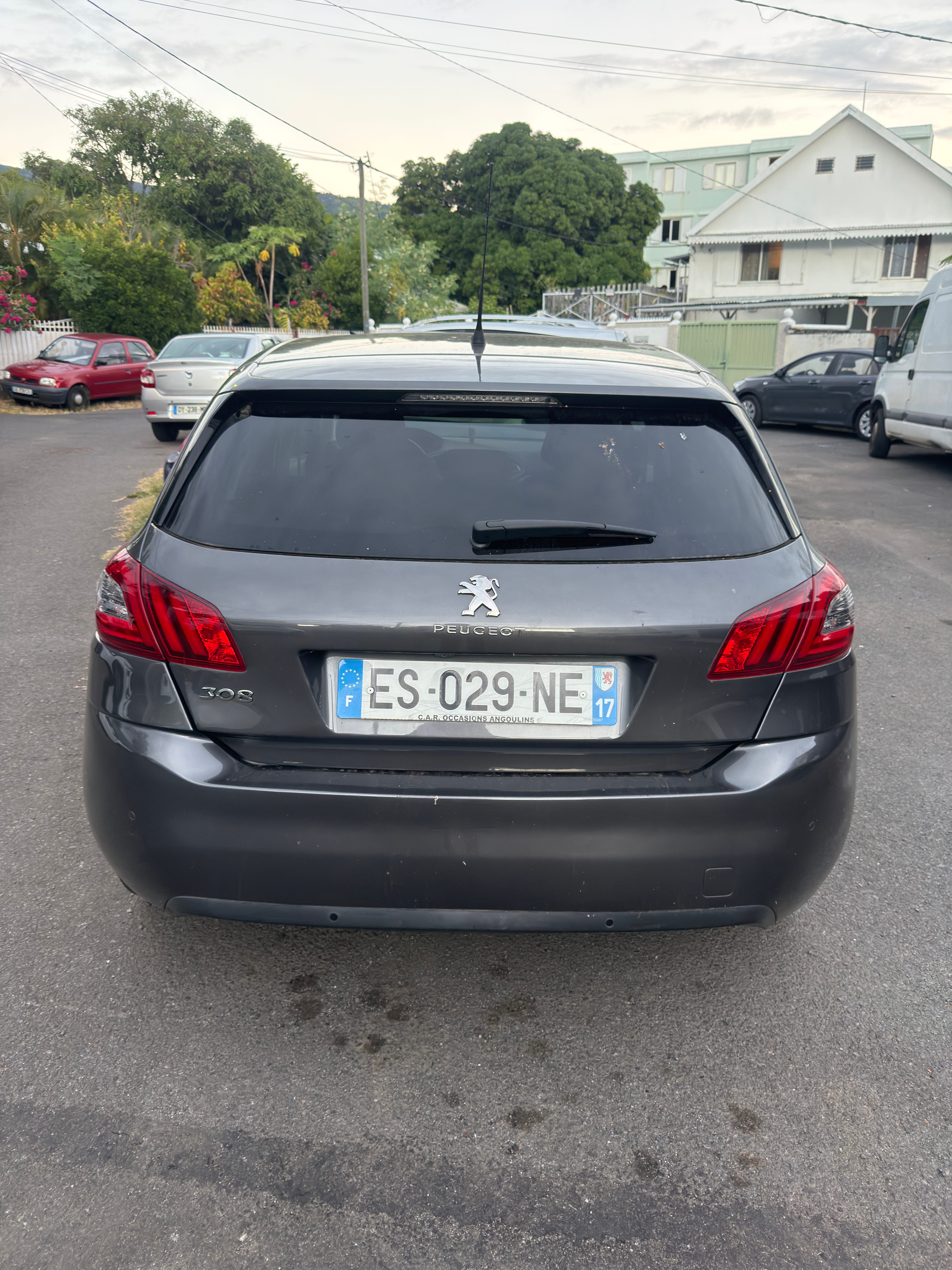 Peugeot 308 avec Apple CarPlay