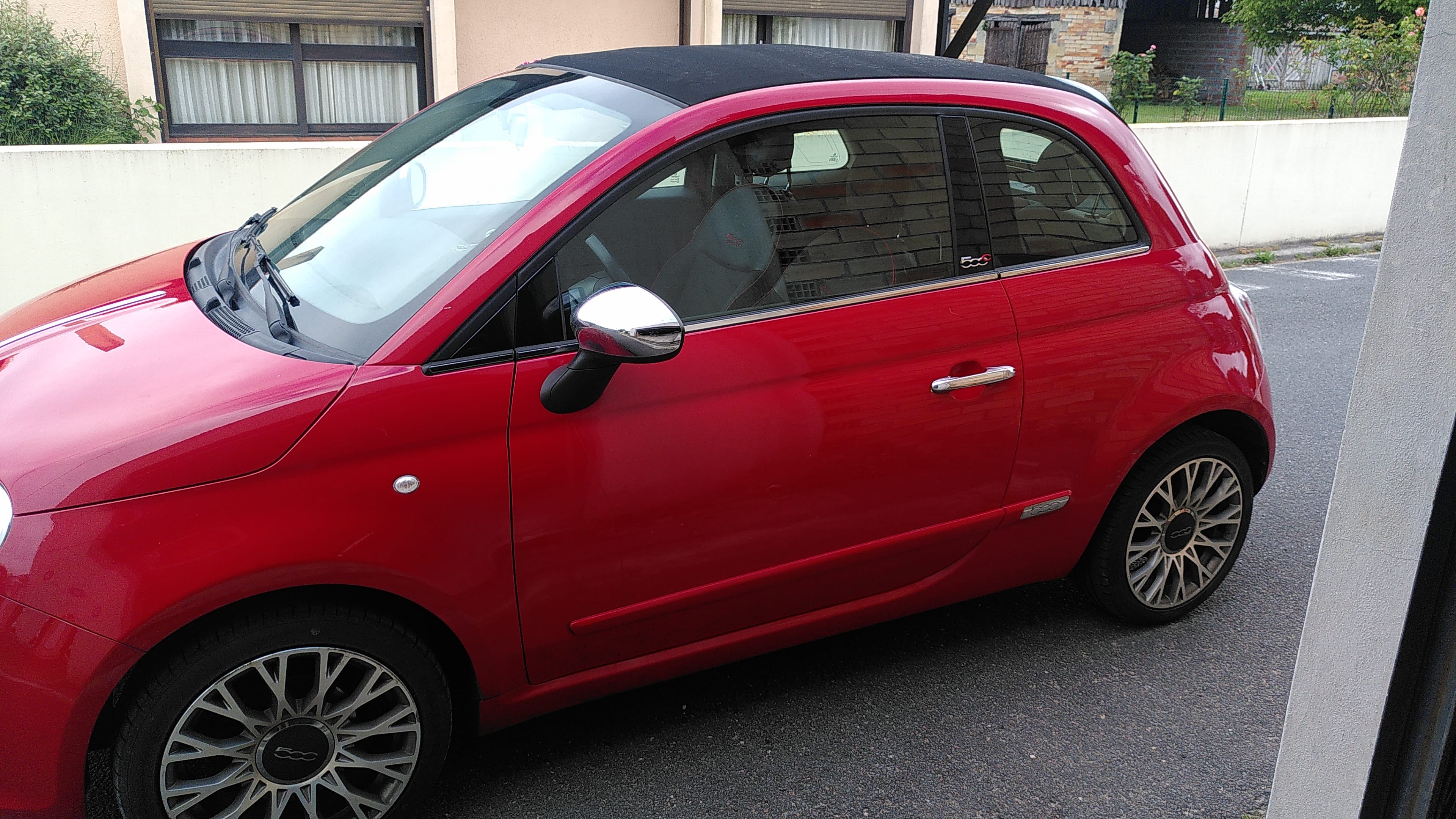 Fiat 500 C Cabriolet Essence et ethanol. Parking carcans plage et lac gratuit illimité. avec Climatisation