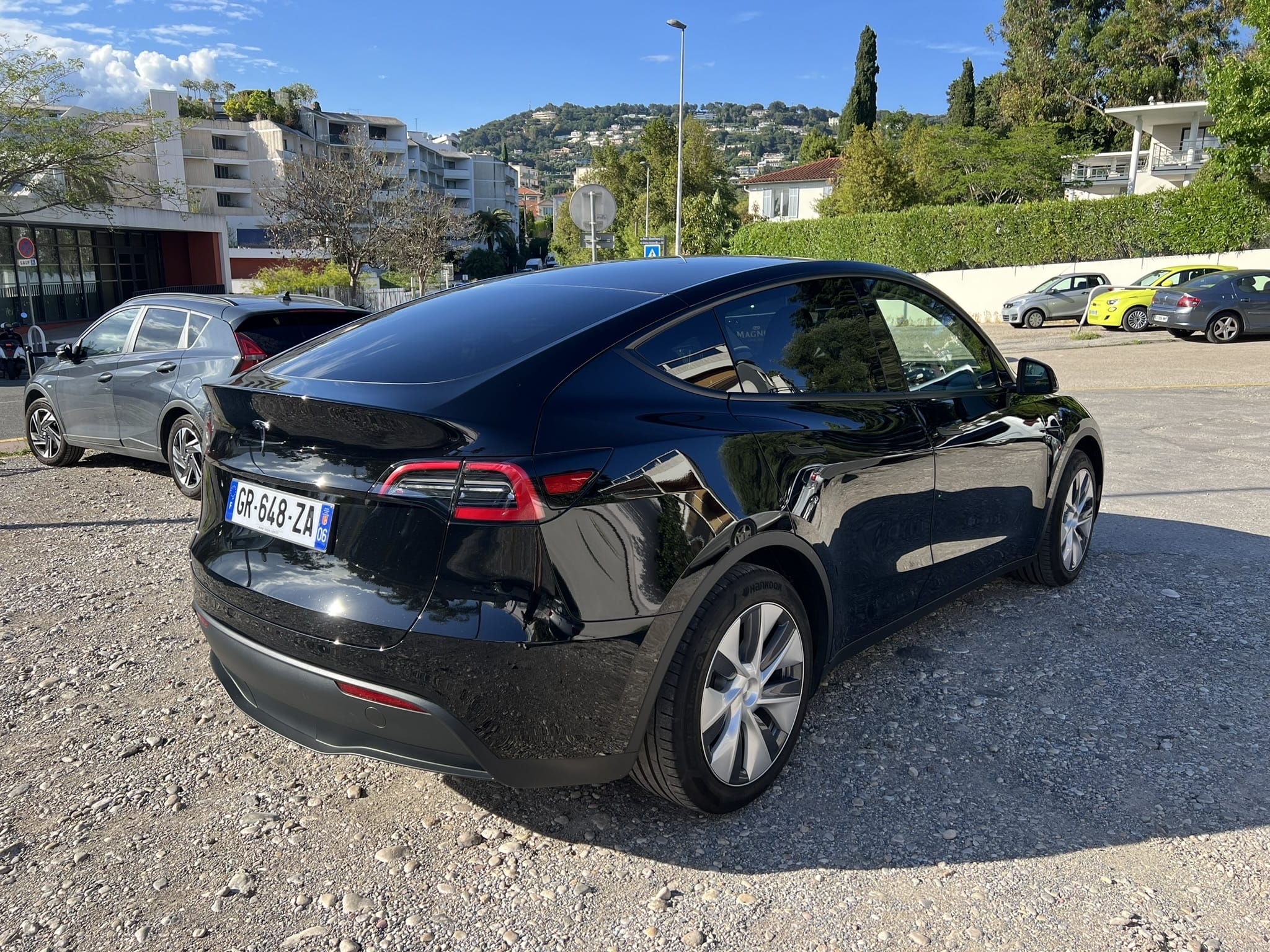 Tesla Model Y avec GPS