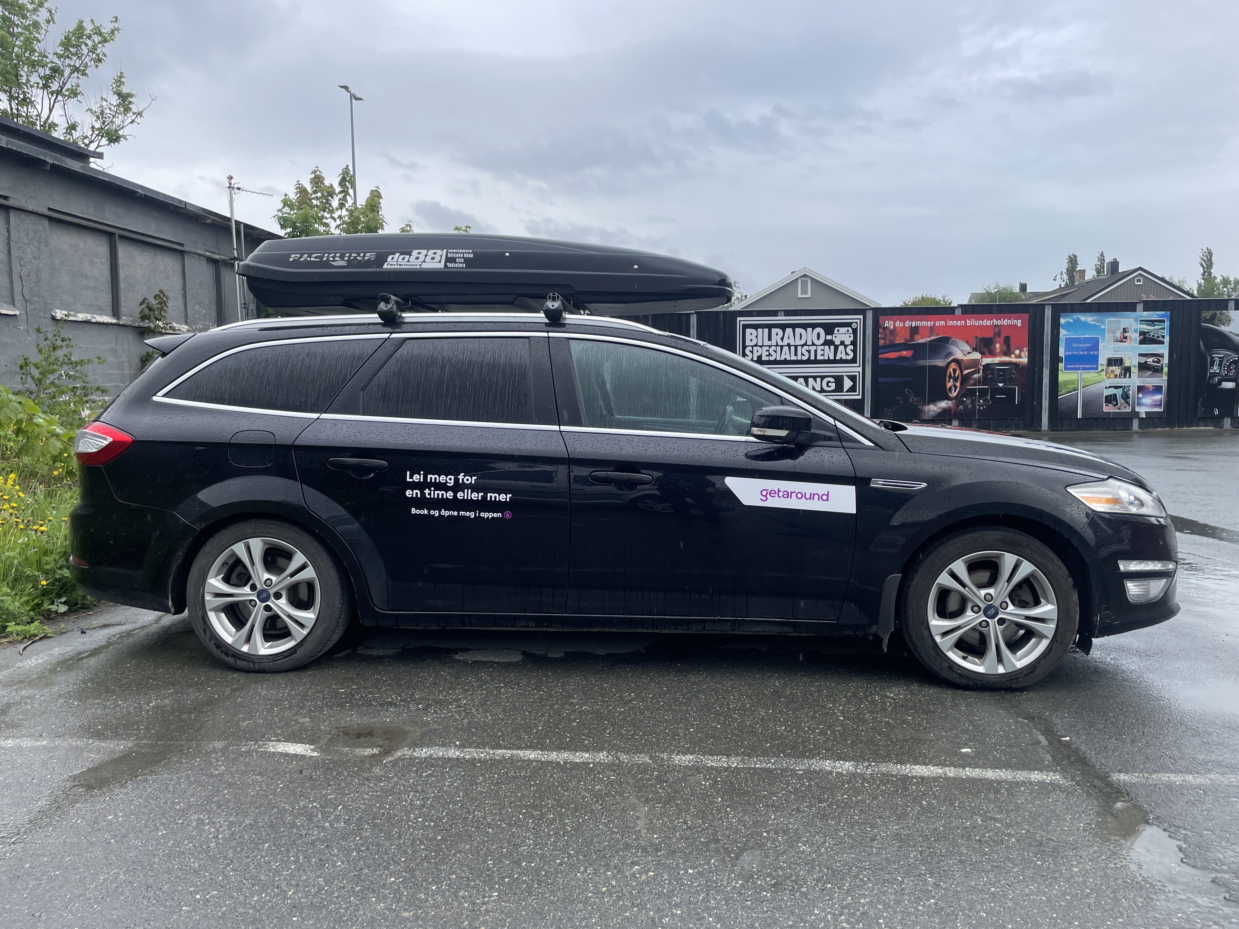 Ford Mondeo SW Roof cargo box med Bluetooth audio