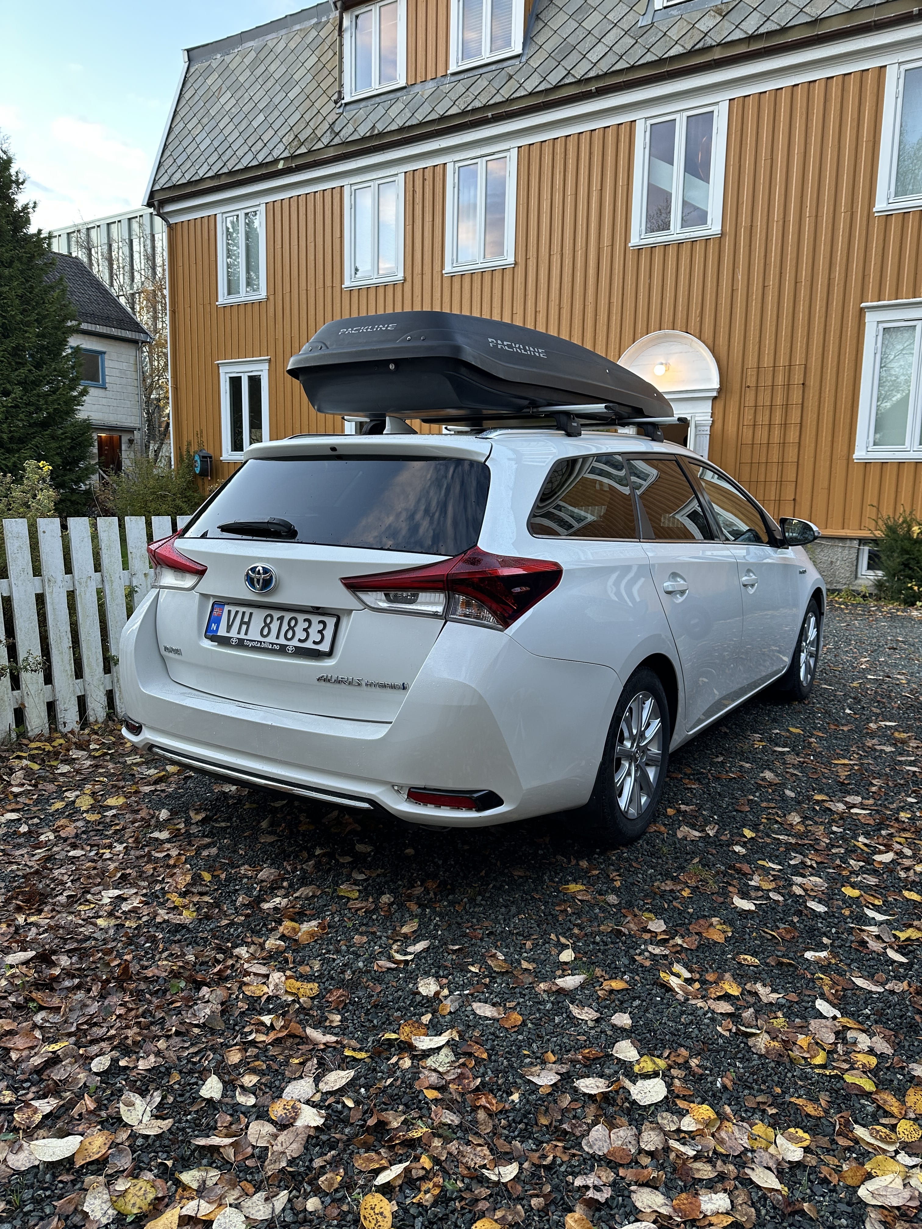 Toyota Auris Stasjonsvogn 1,8 Bensin / Hybrid with GPS