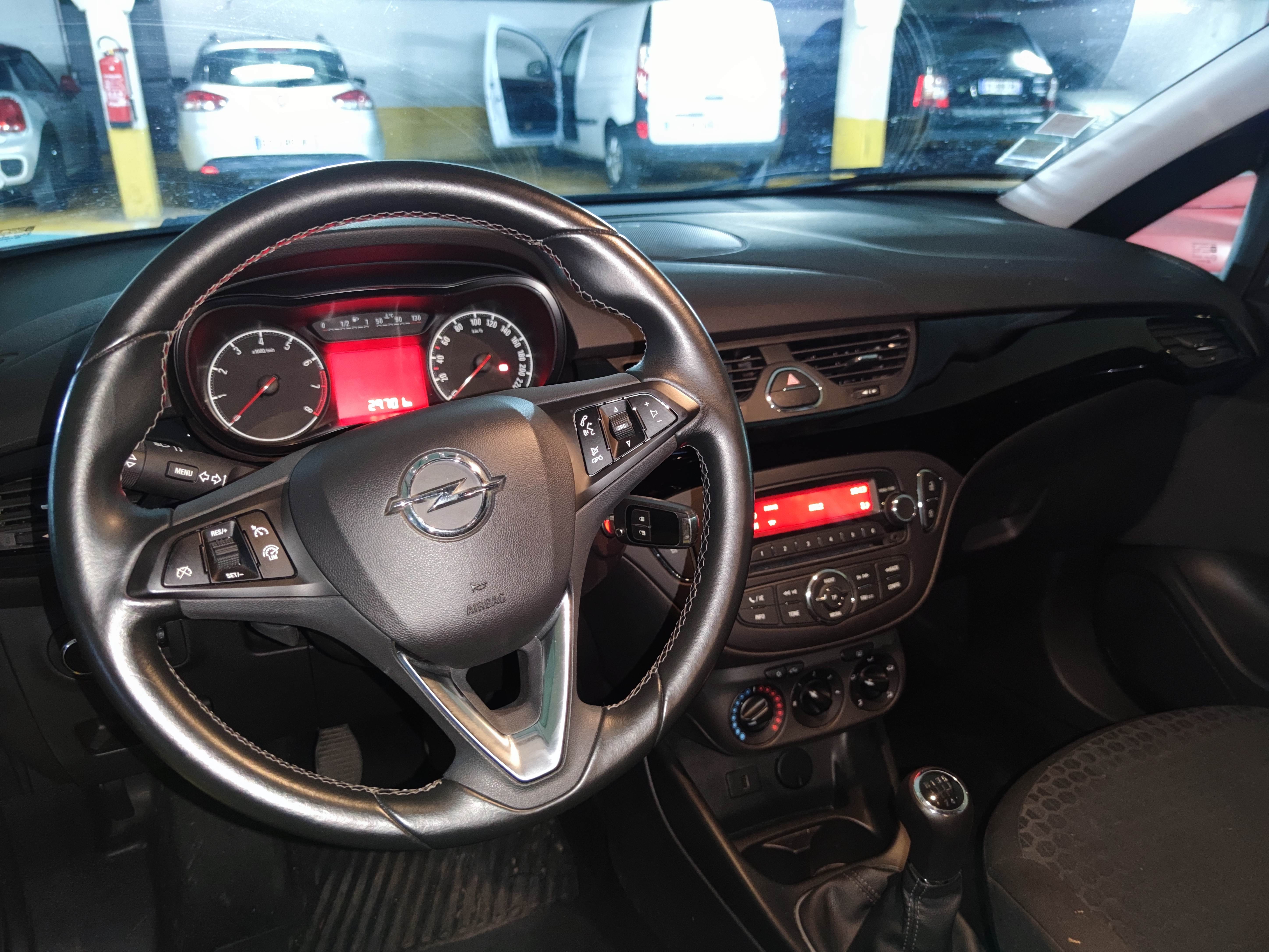 Opel Corsa EF333YB avec Audio Bluetooth