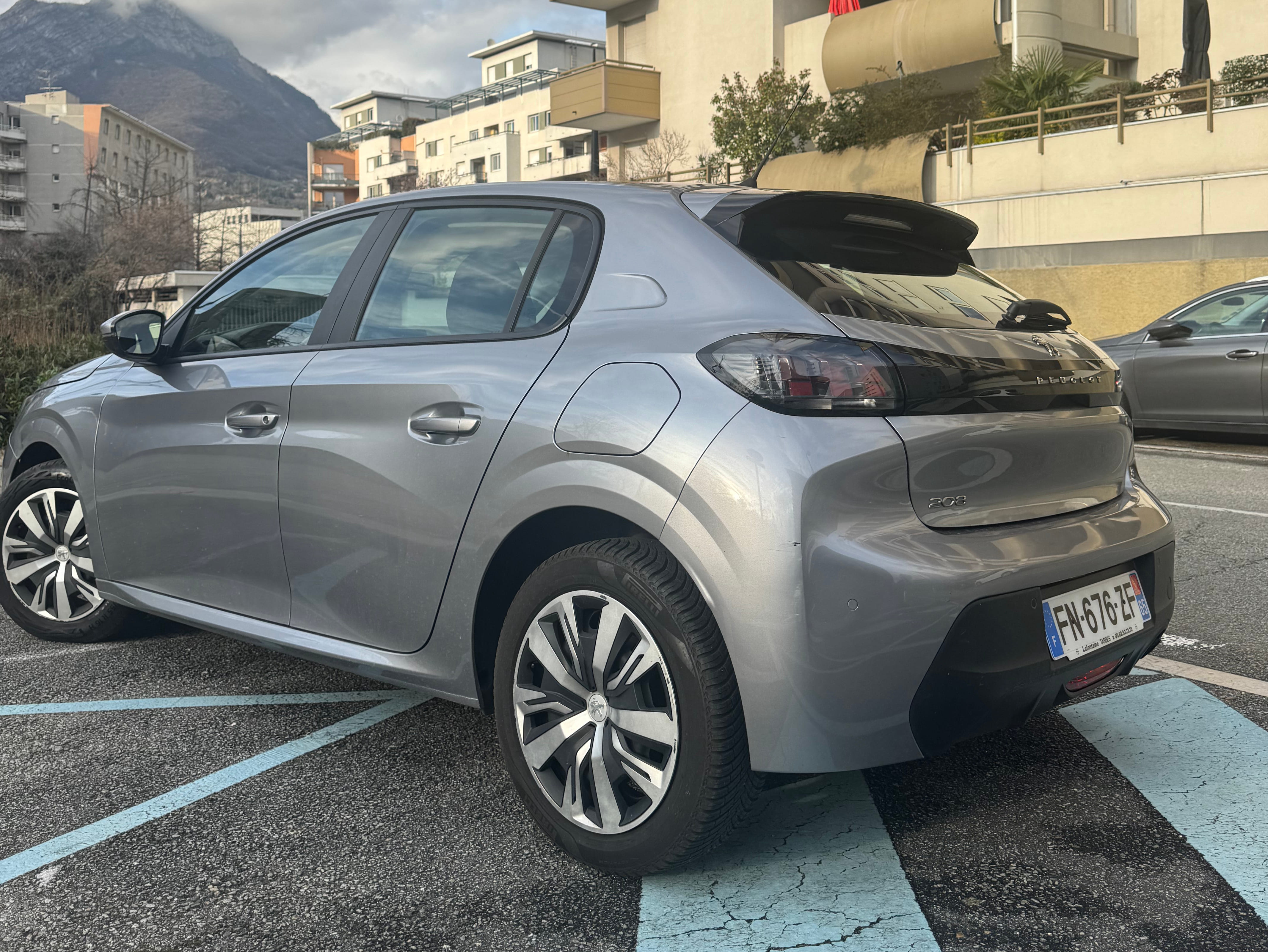 Peugeot 208 avec GPS