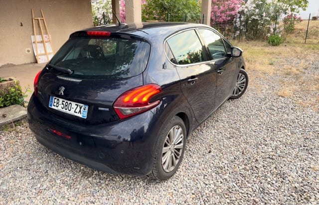 Peugeot 208 avec GPS