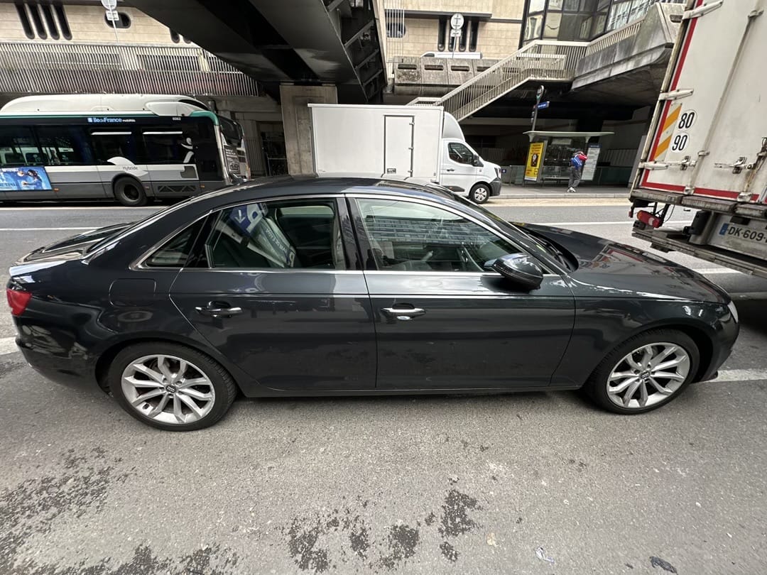 Audi A4 2.0T Premium 2.0 TDI DESIGN LUXE avec Climatisation