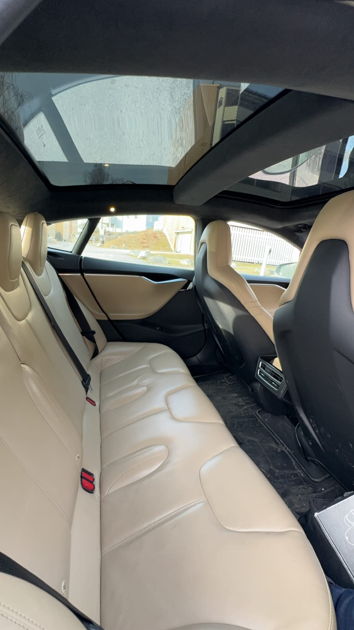 Tesla Model S med Bluetooth audio