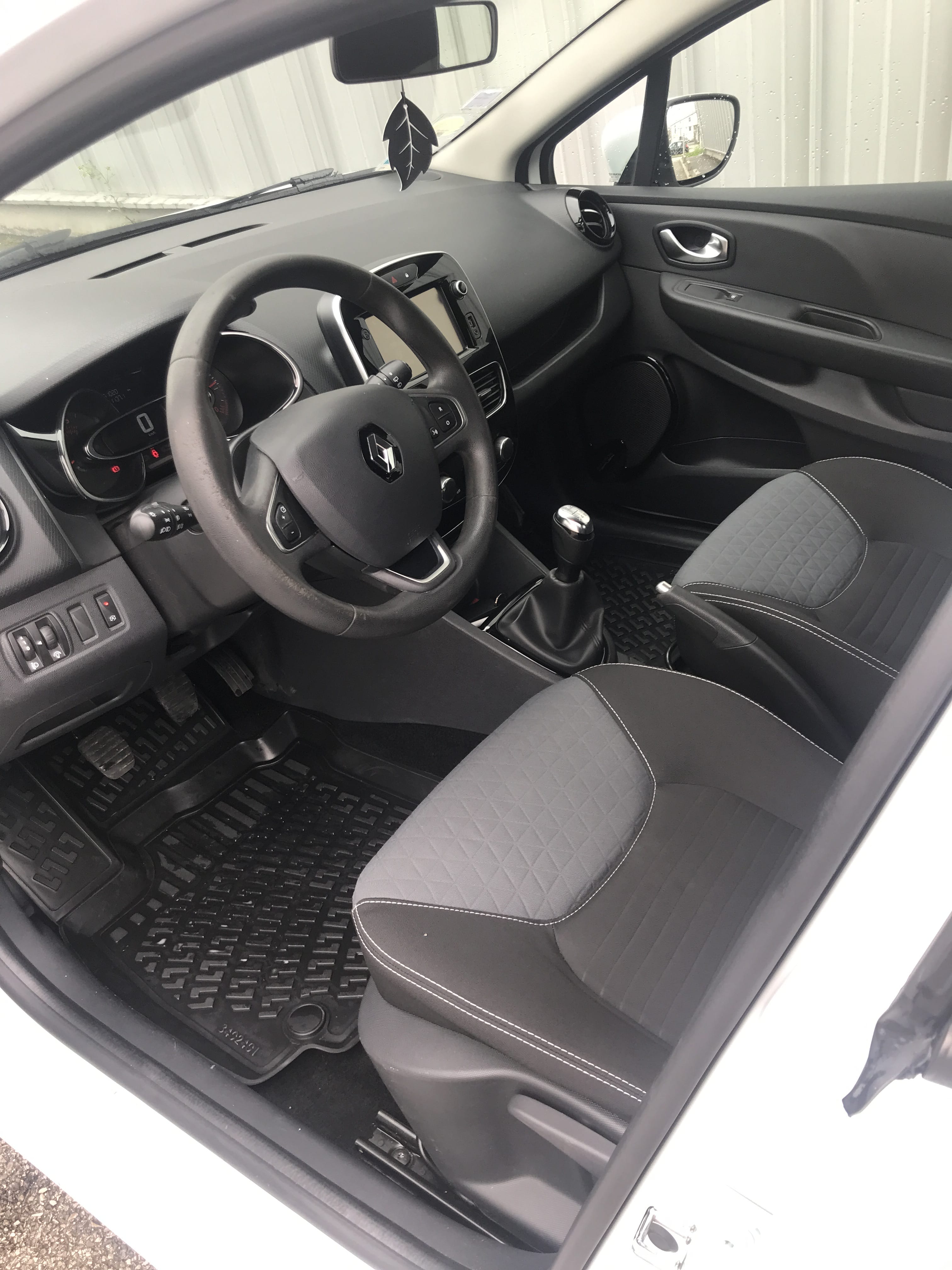 Renault Clio avec Siège bébé