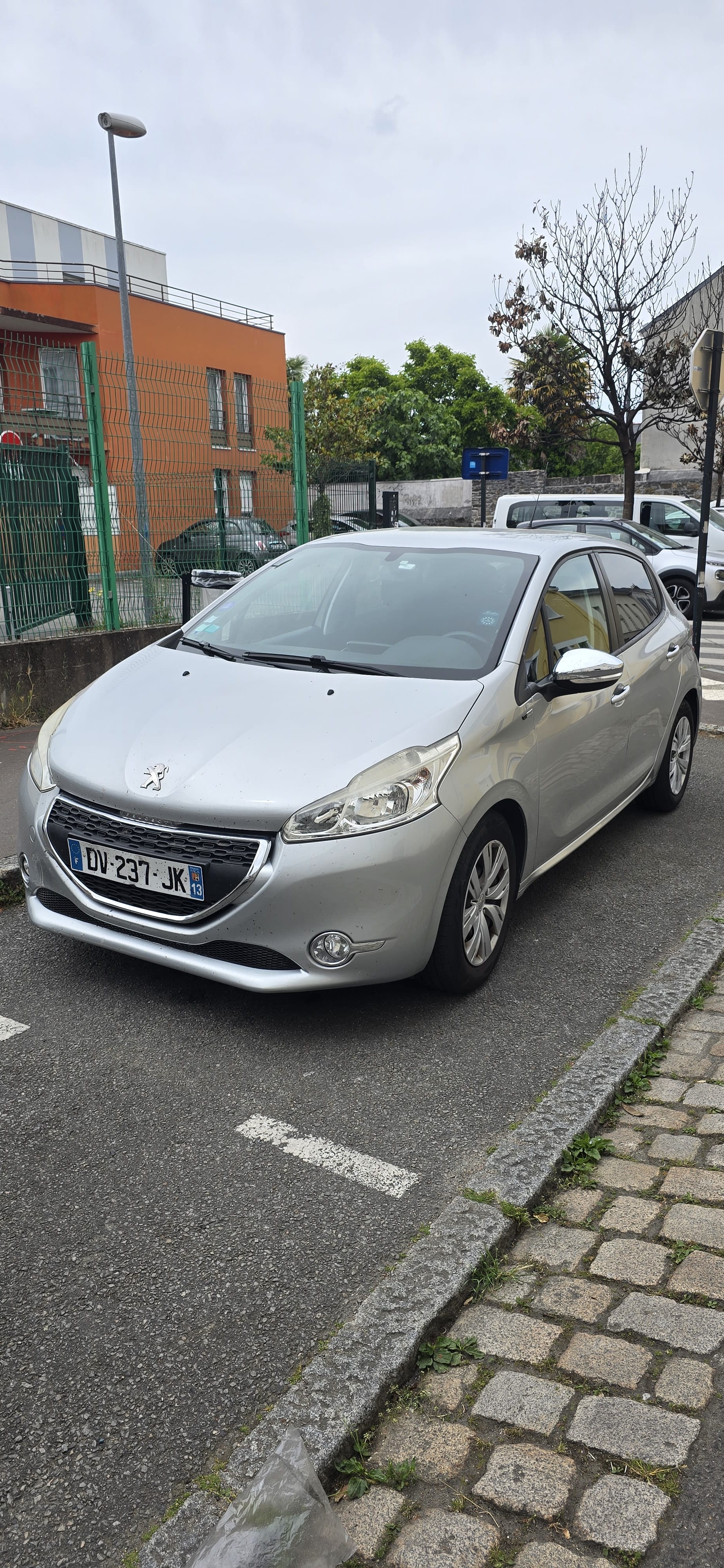 Peugeot 208 1.2 PureTech, 2015, Essence 98