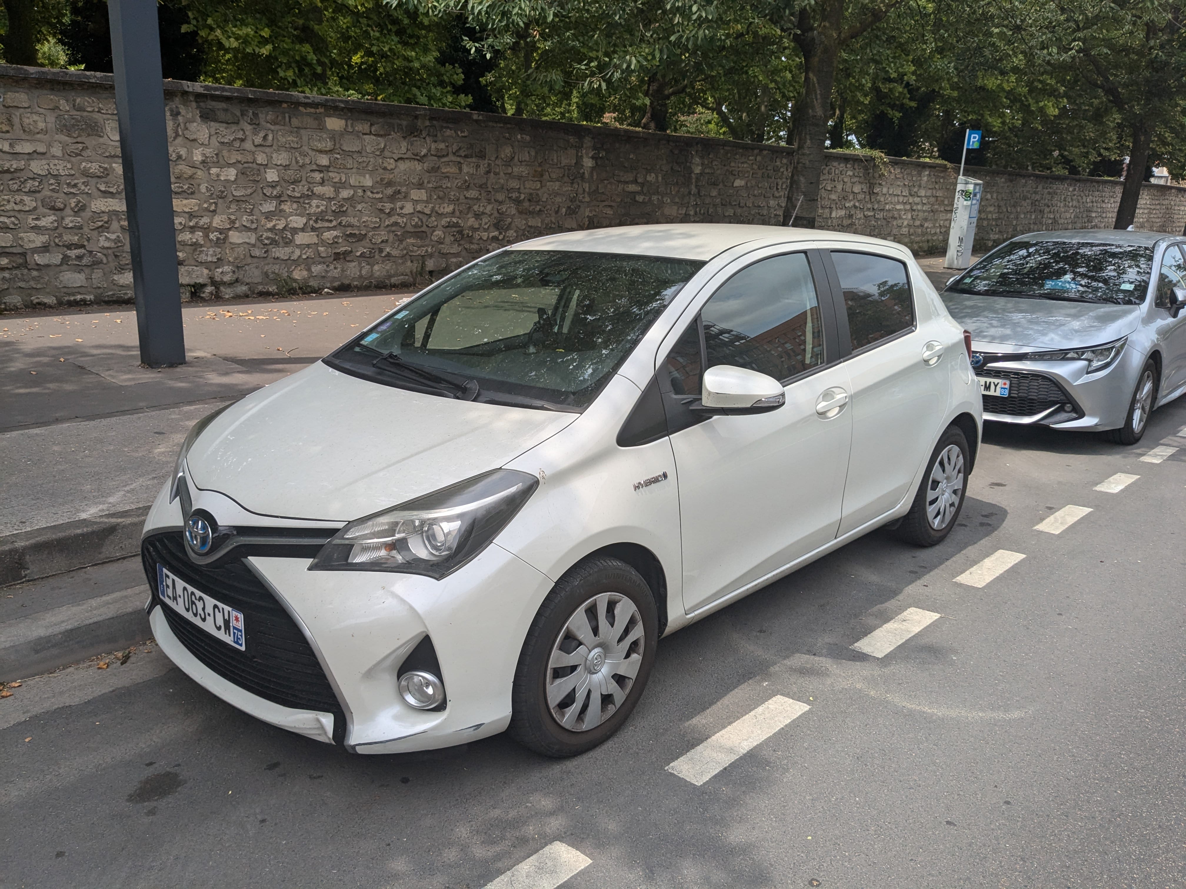Toyota Yaris Hybride, 2016, Essence 95 / Électrique (hybride), automatique
