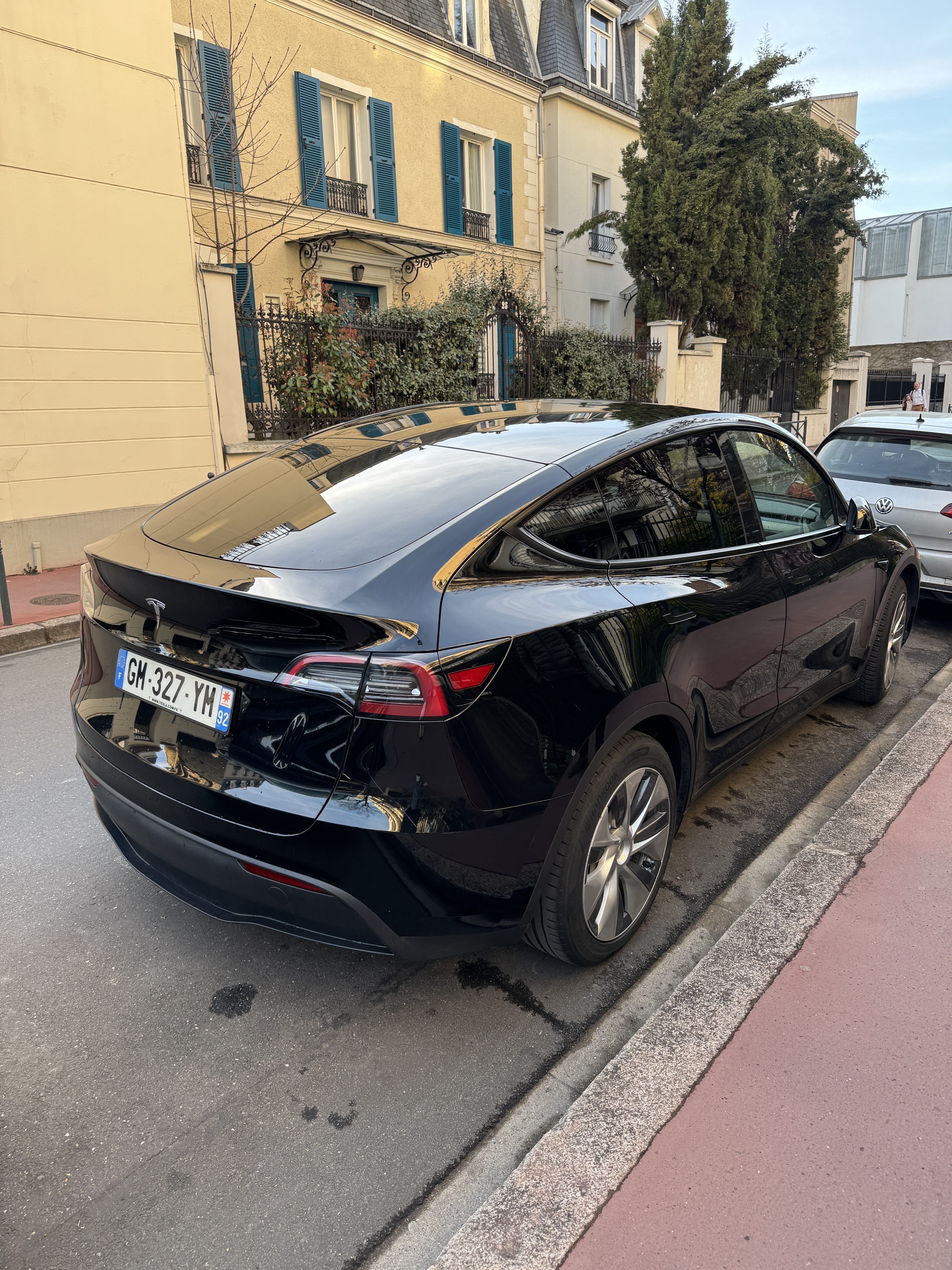 Tesla Model Y Standard Range avec GPS
